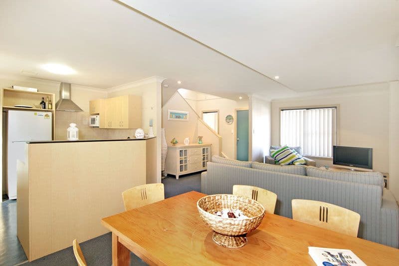 110-112 Bay Road, BLUE BAY NSW 2261, Blue Bay - Thumbnail 4