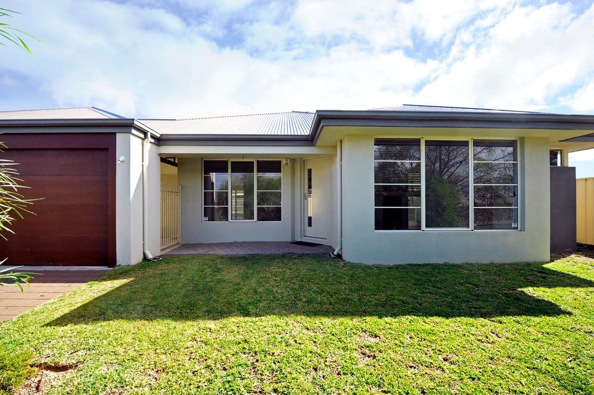 44 Vernon Gough Drive, BALDIVIS WA 6171, Baldivis - Thumbnail 2