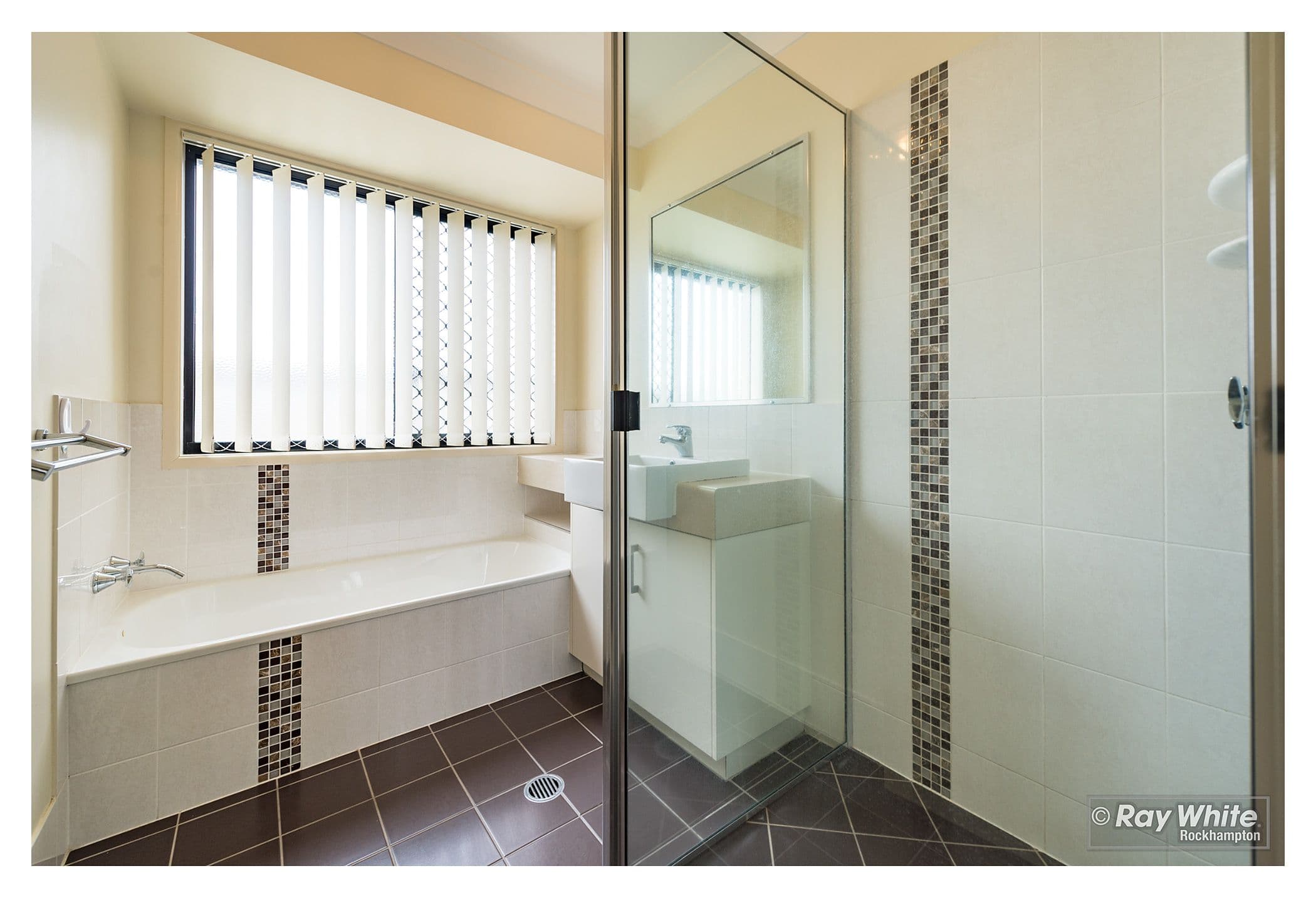 17 Laird Avenue, Norman Gardens QLD 4701, Norman Gardens - Thumbnail 5