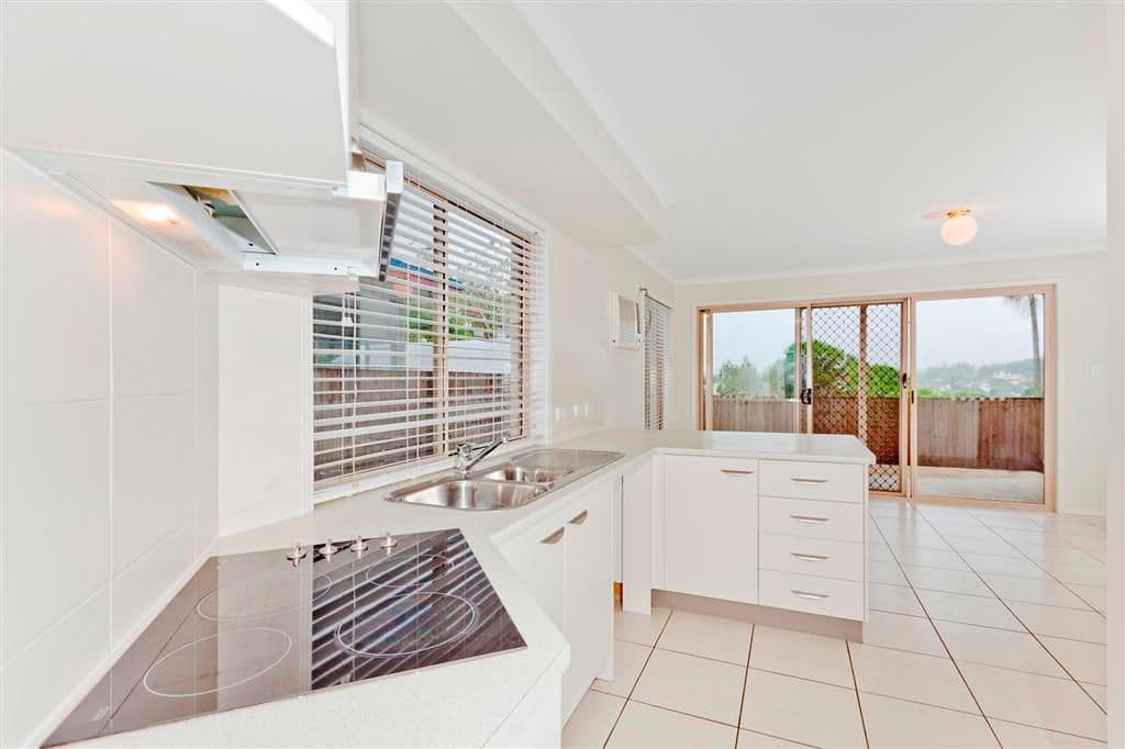 67 Pickthorne Street, HOLLAND PARK WEST QLD 4121, Holland Park West - Thumbnail 3