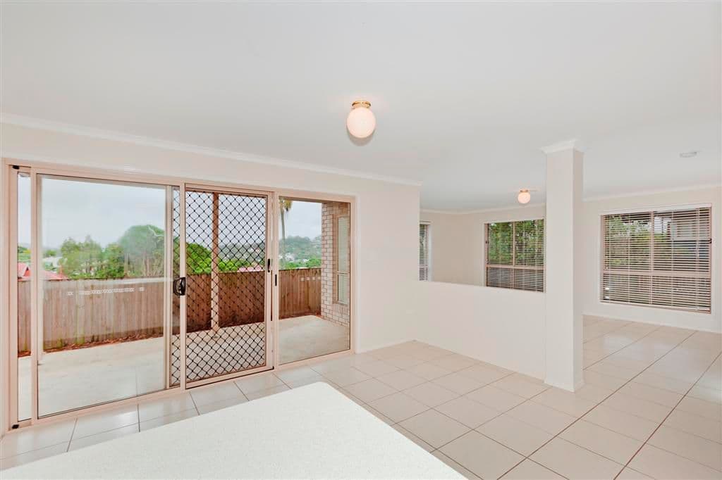 67 Pickthorne Street, HOLLAND PARK WEST QLD 4121, Holland Park West - Thumbnail 4
