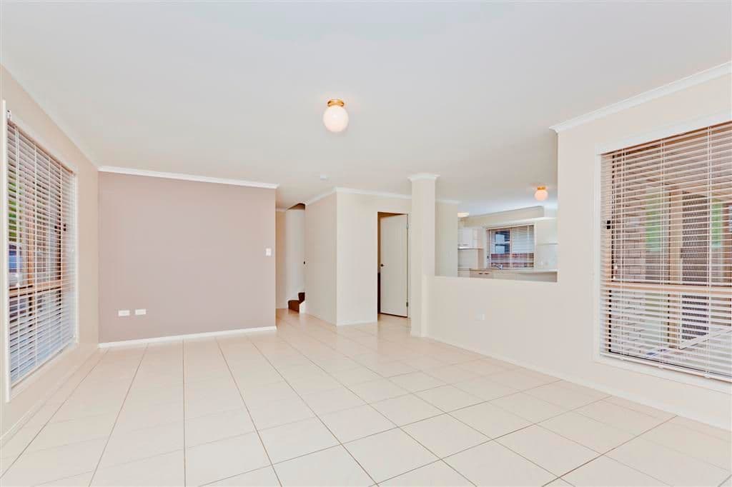 67 Pickthorne Street, HOLLAND PARK WEST QLD 4121, Holland Park West - Thumbnail 5