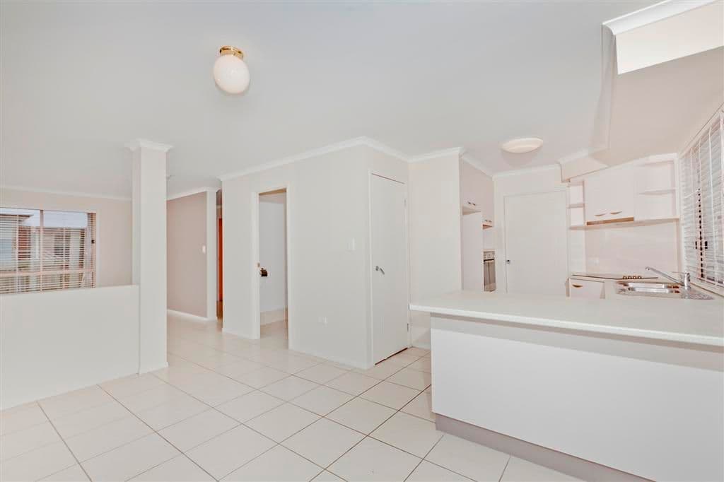 67 Pickthorne Street, HOLLAND PARK WEST QLD 4121, Holland Park West - Thumbnail 6