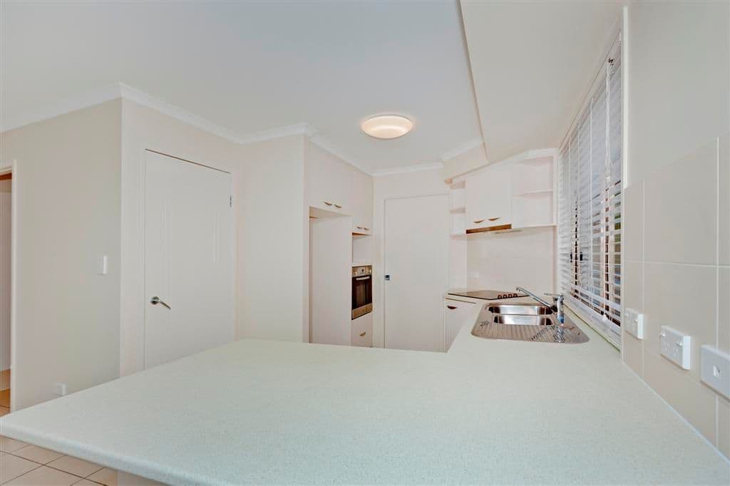 67 Pickthorne Street, HOLLAND PARK WEST QLD 4121, Holland Park West - Thumbnail 7