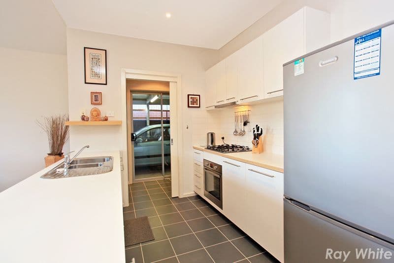 3 Paperbark Drive, PAKENHAM VIC 3810, Pakenham - Thumbnail 2