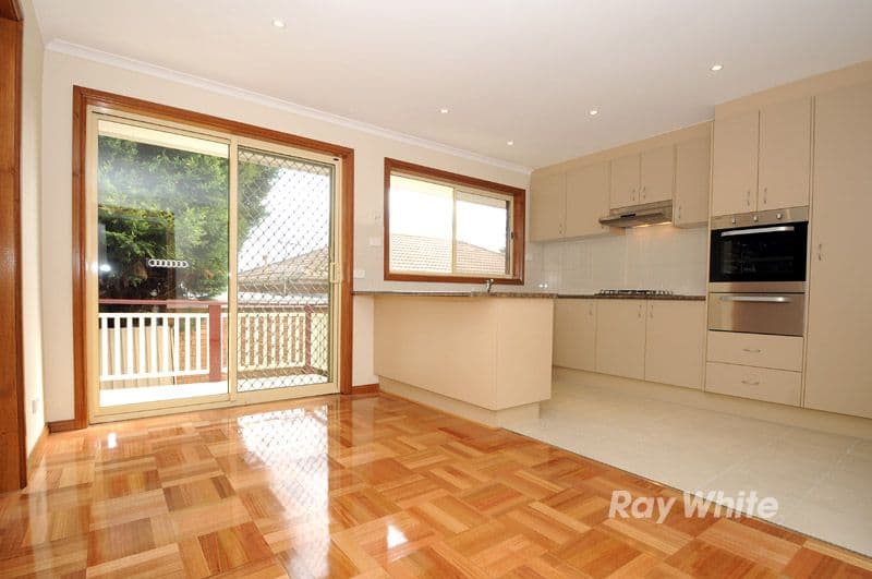 4 Bramwell Close, ENDEAVOUR HILLS VIC 3802, Endeavour Hills - Thumbnail 2