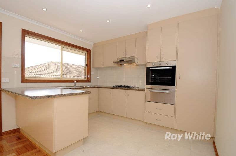 4 Bramwell Close, ENDEAVOUR HILLS VIC 3802, Endeavour Hills - Thumbnail 3