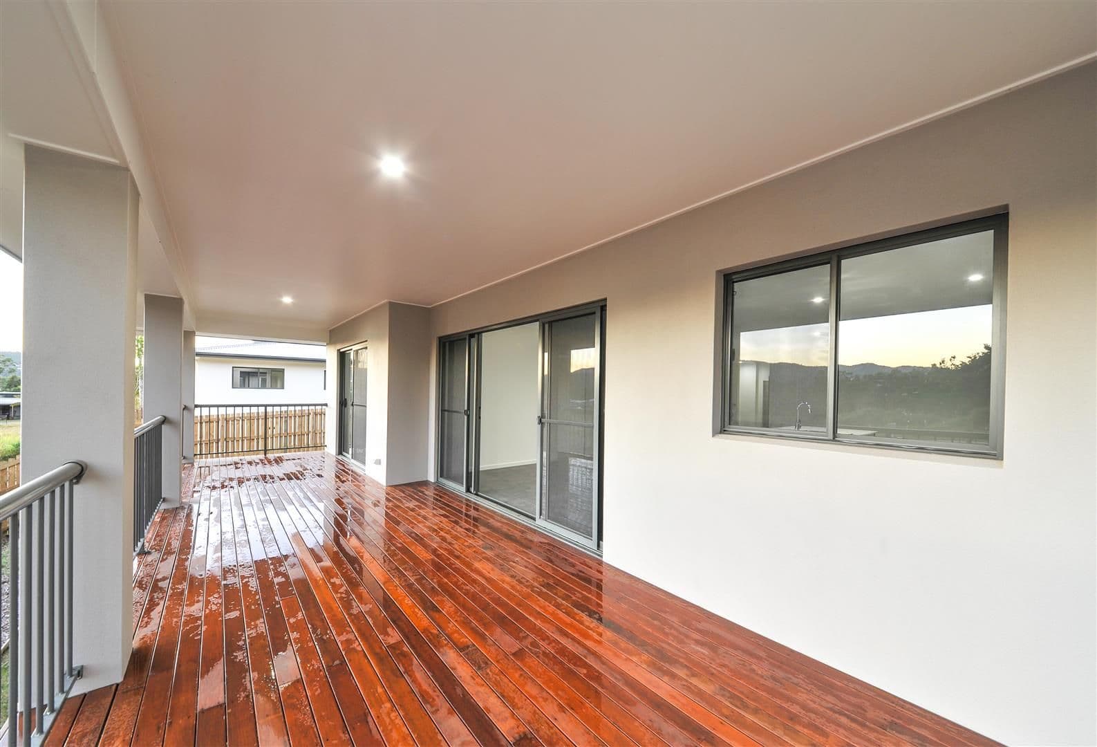 10 Pearl Street, CANNONVALE QLD 4802, Cannonvale - Thumbnail 5