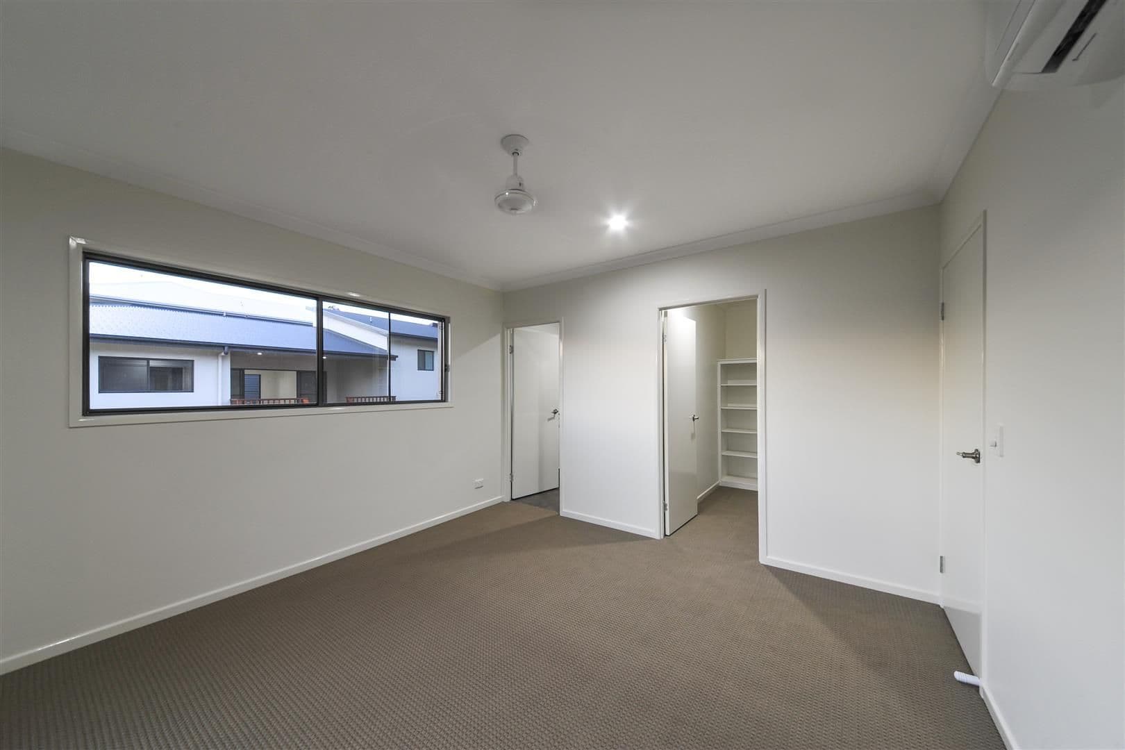 10 Pearl Street, CANNONVALE QLD 4802, Cannonvale - Thumbnail 7