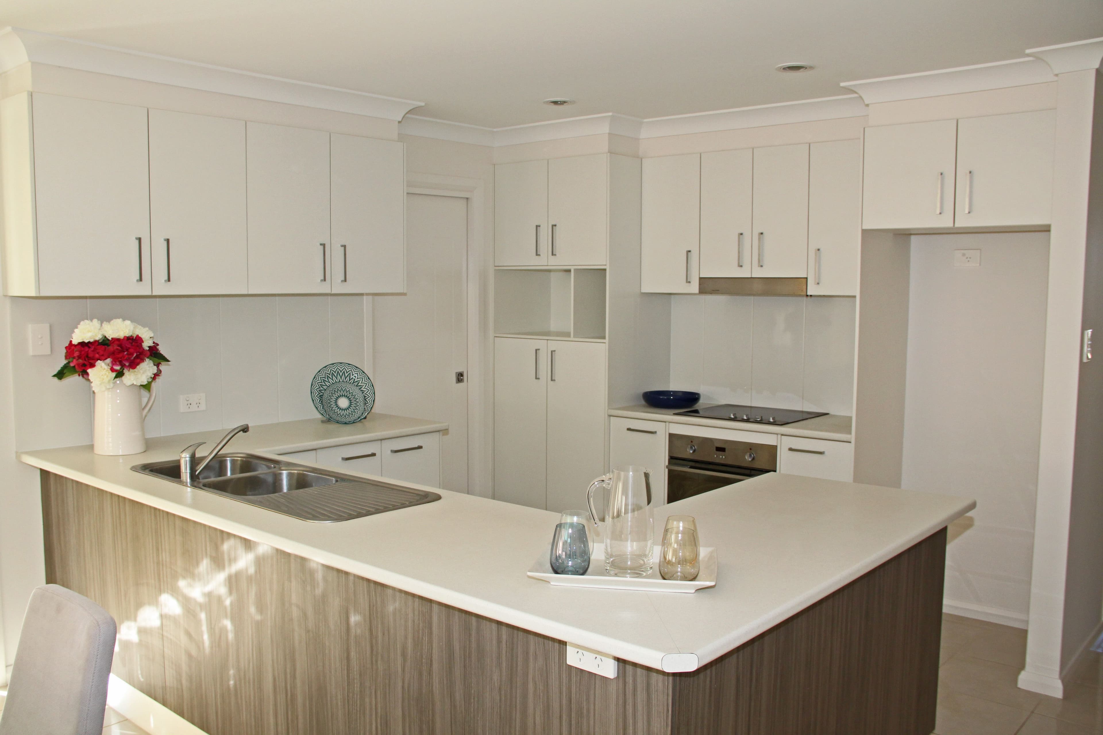 16 Mountain Spring Drive, Kendall - Thumbnail 2