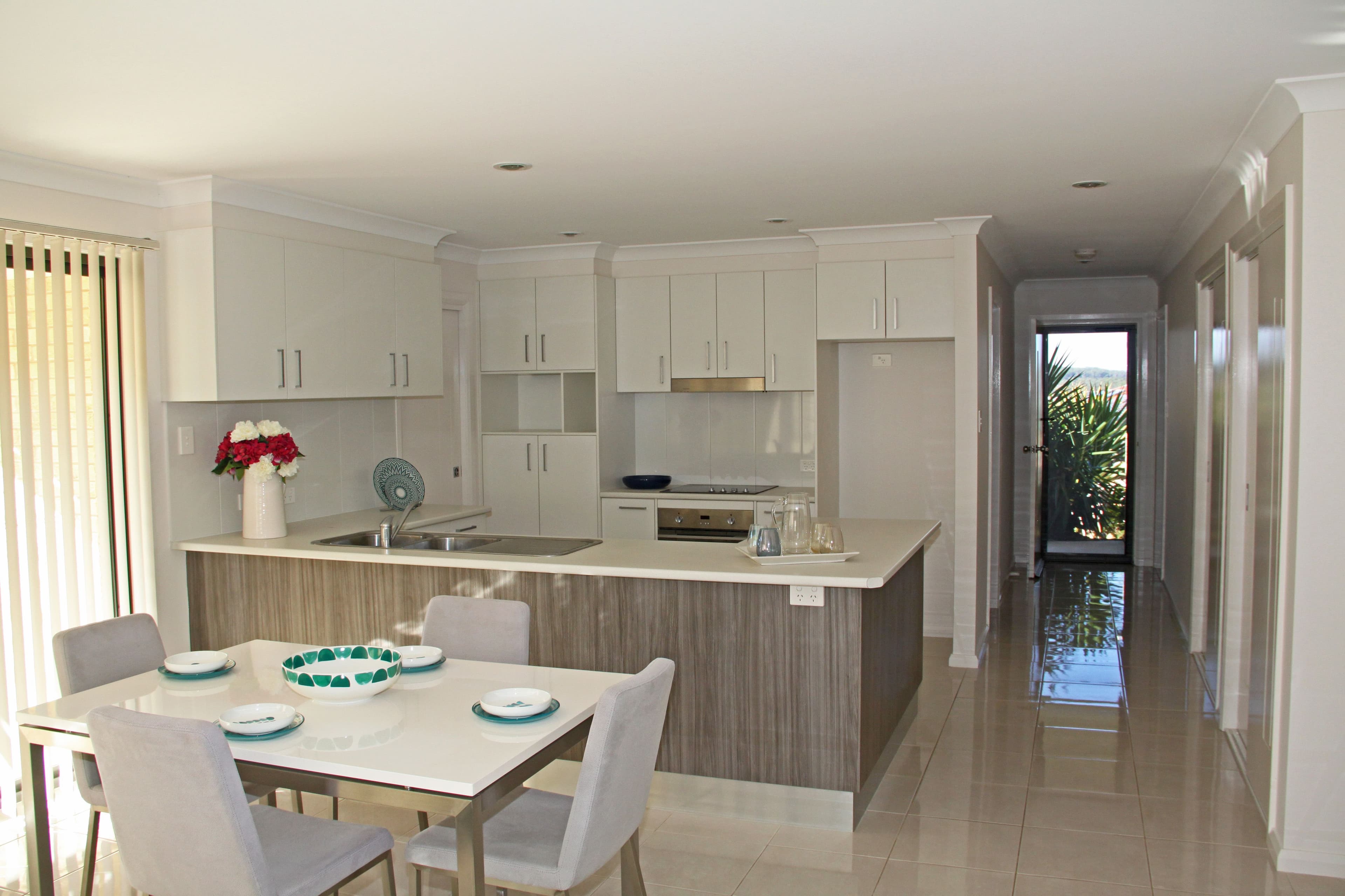 16 Mountain Spring Drive, Kendall - Thumbnail 3