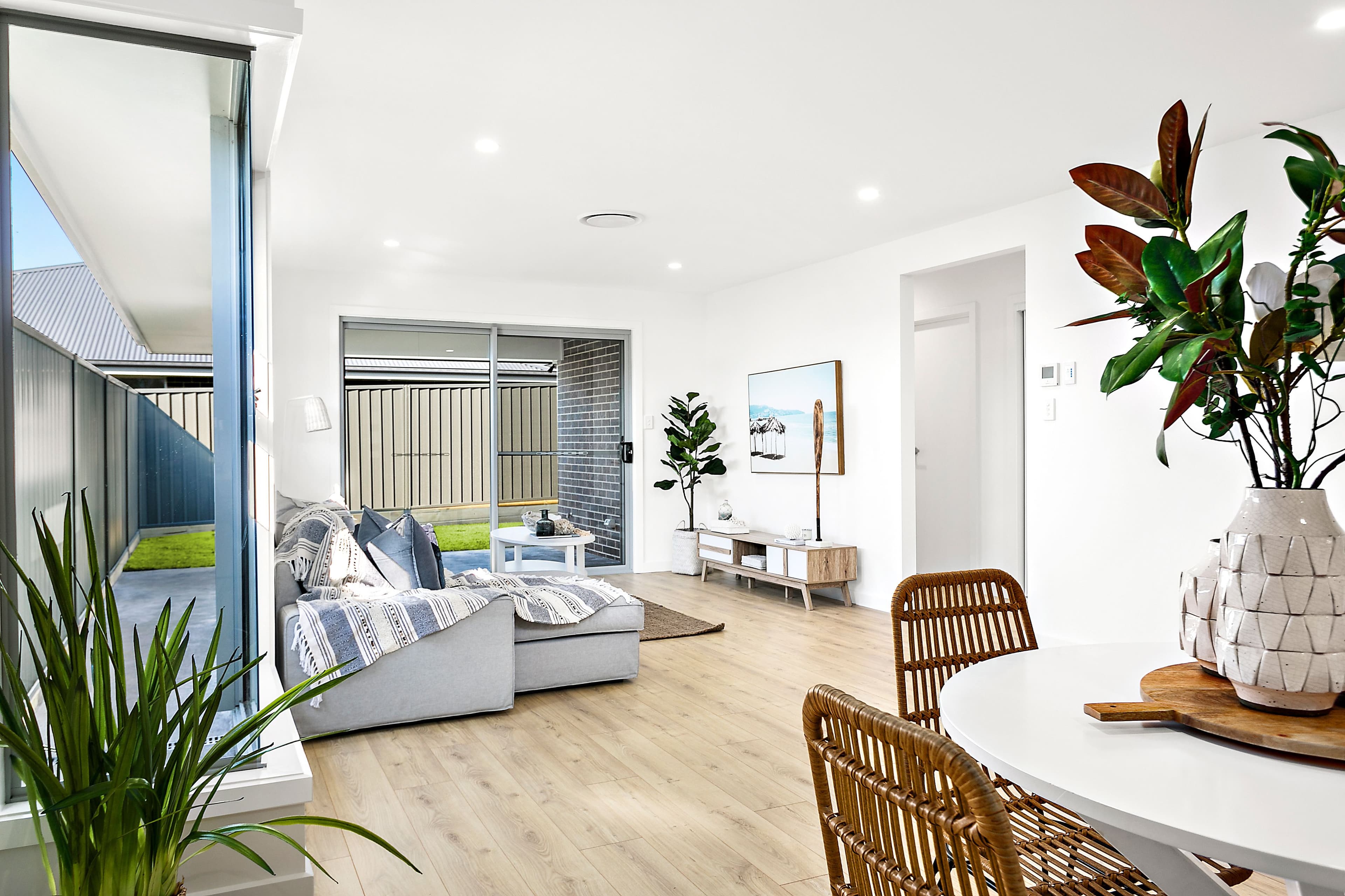 44 Wildflower Crescent, Calderwood - Thumbnail 2