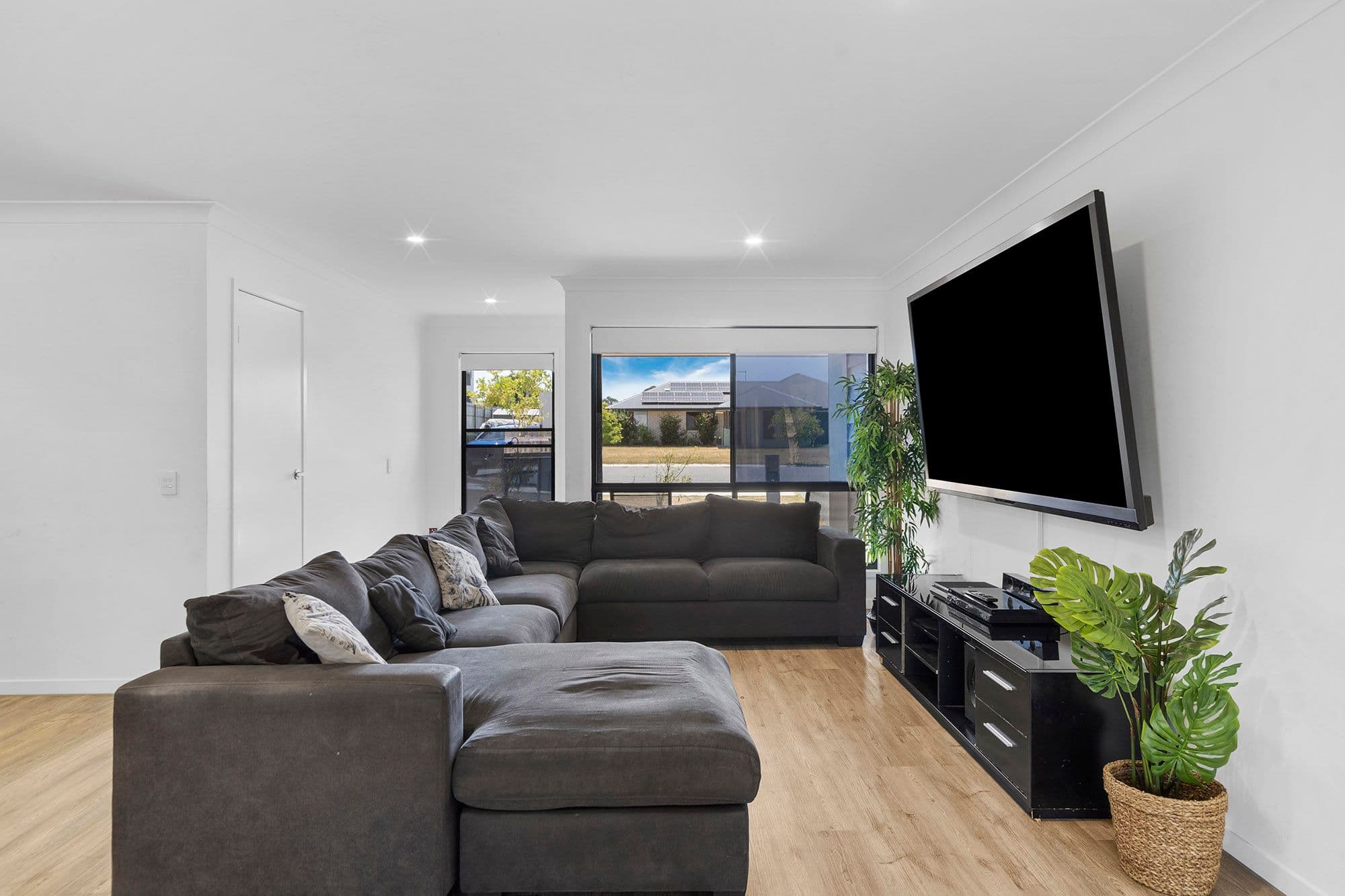 20 Salter Close, FLAGSTONE QLD 4280, Flagstone - Thumbnail 2