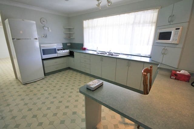 52 Ballantrae Drive, St Andrews NSW 2566, St Andrews - Thumbnail 2