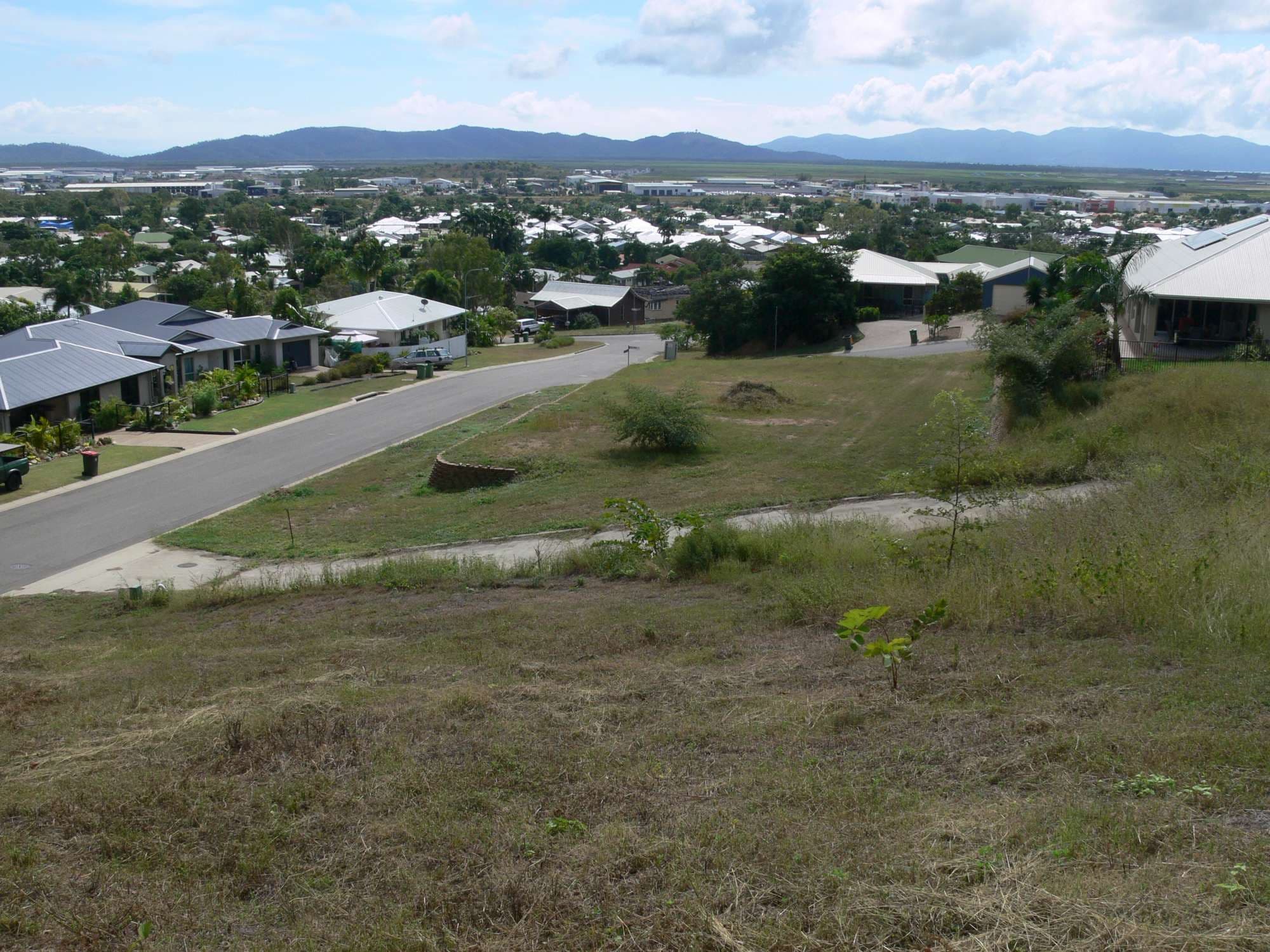 28 Glasgow Avenue, MOUNT LOUISA QLD 4814, Mount Louisa - Thumbnail 2