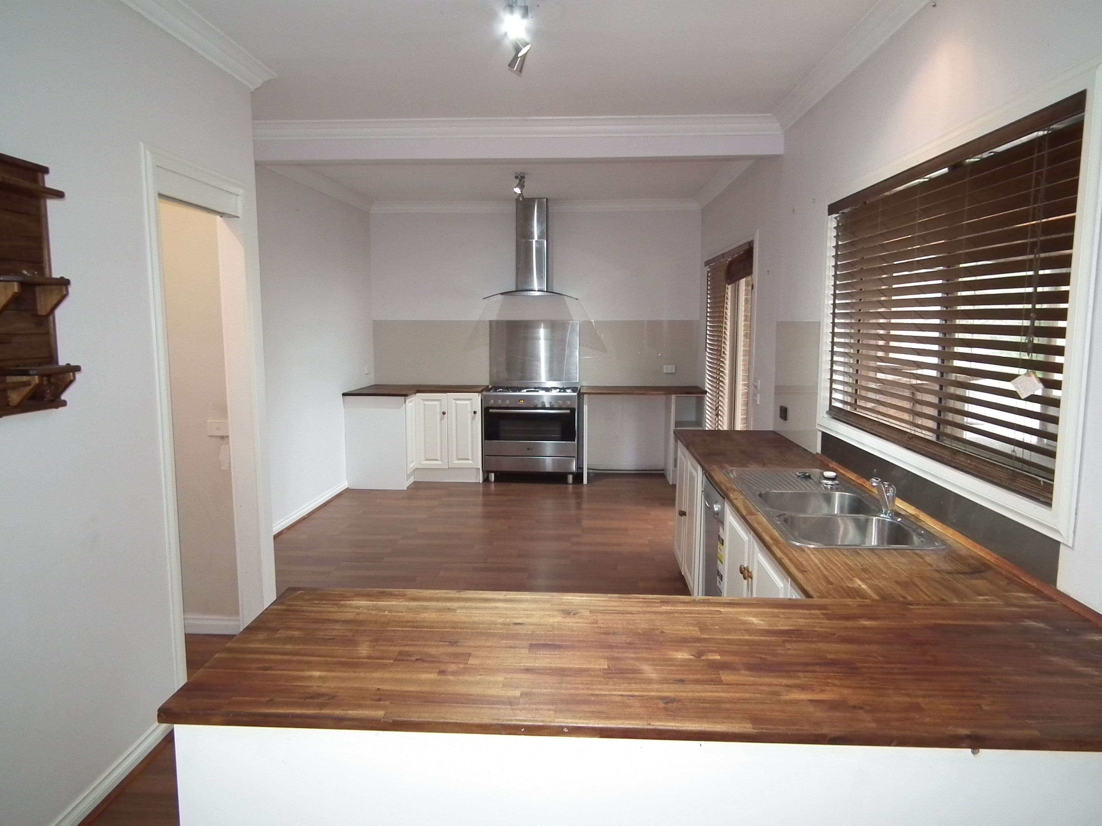 7 Hughes Street South, Avenel VIC 3664, Avenel - Thumbnail 2