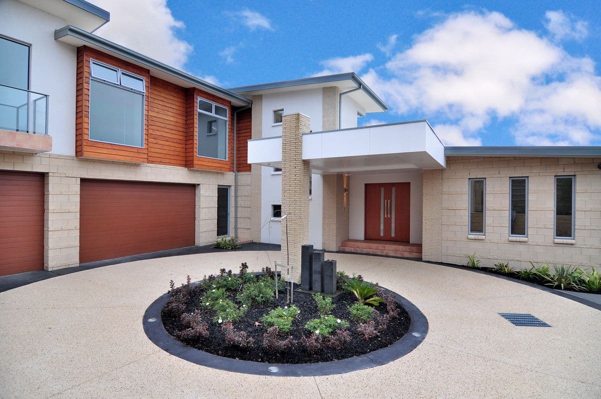 331 Gallaghers Road, GLEN WAVERLEY VIC 3150, Glen Waverley - Thumbnail 2
