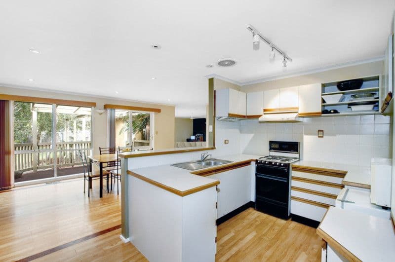 15 Robert Court, CROYDON VIC 3136, Croydon - Thumbnail 2