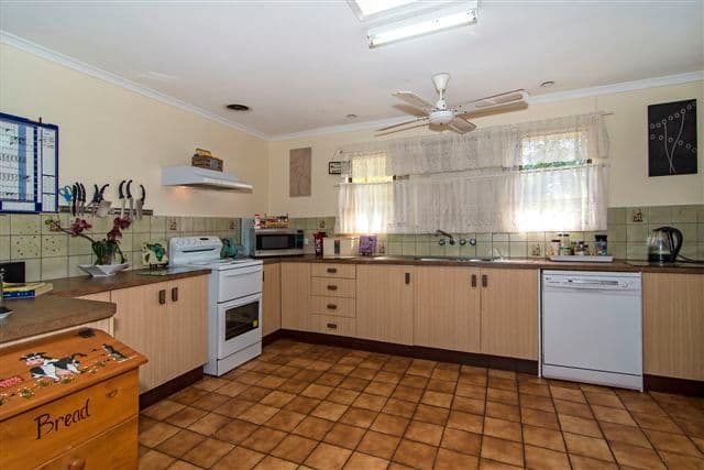 9 Emmanulla Drive, KINGSTHORPE QLD 4400, Kingsthorpe - Thumbnail 6