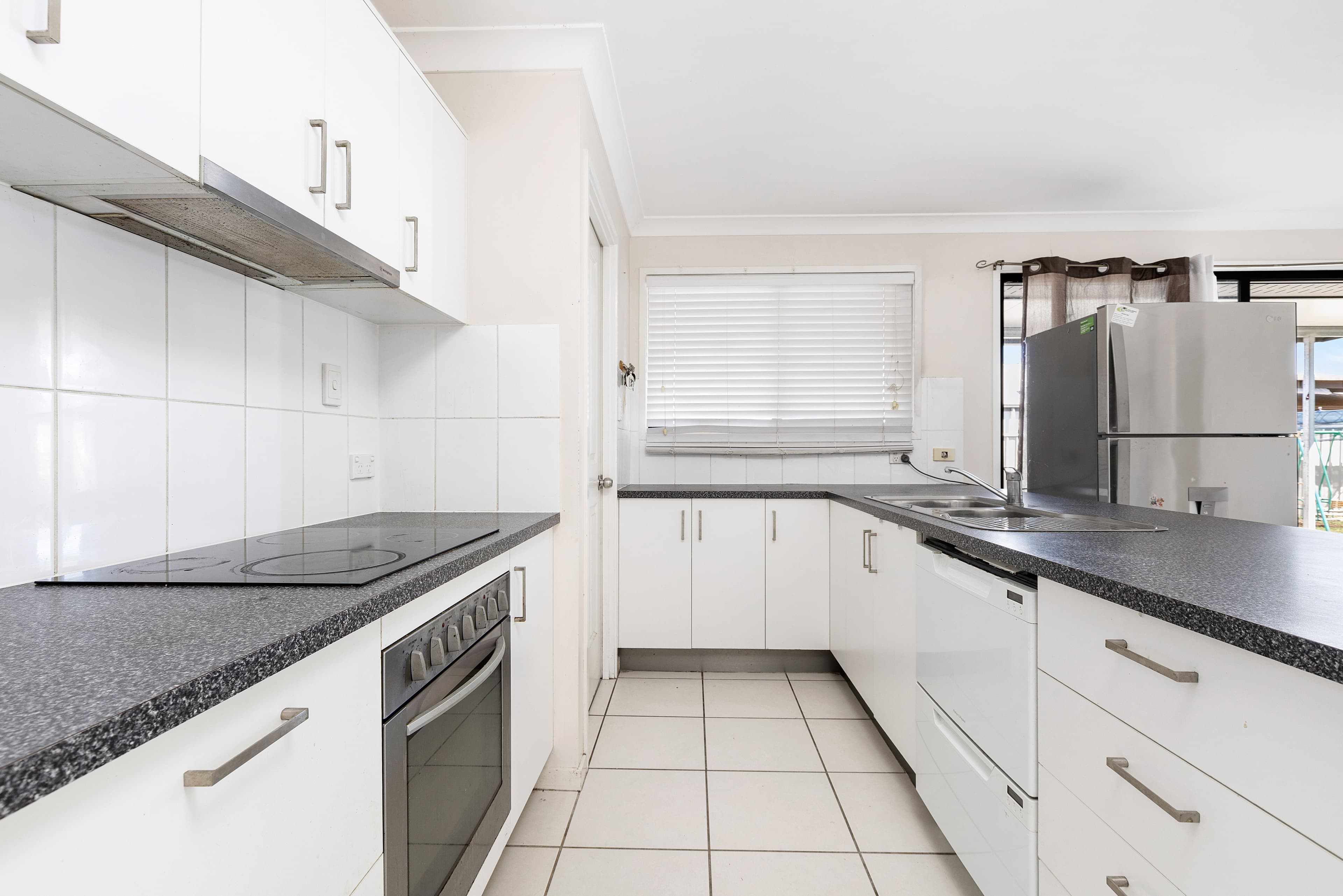 44 Mayfair Drive, Emerald QLD 4720, Emerald - Thumbnail 5