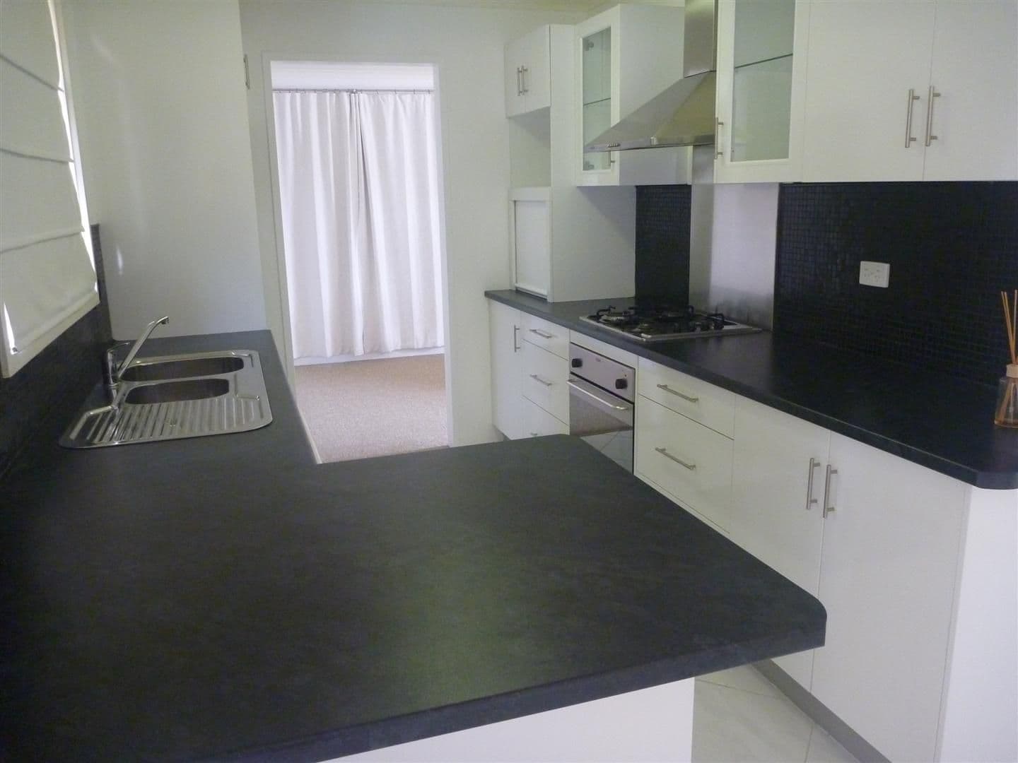 10 Roxanne Avenue, ABERFOYLE PARK SA 5159, Aberfoyle Park - Thumbnail 3