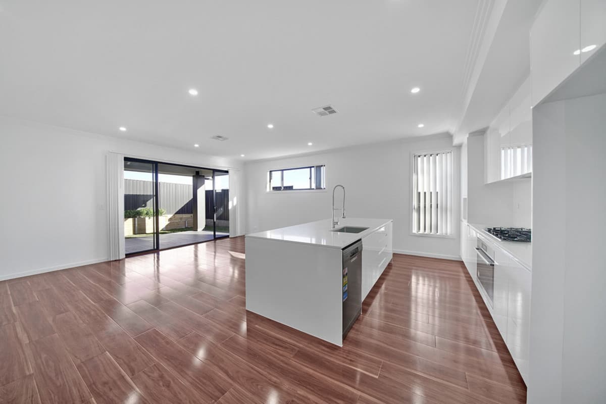 30 Roy Crescent, THIRLMERE, Thirlmere - Thumbnail 2