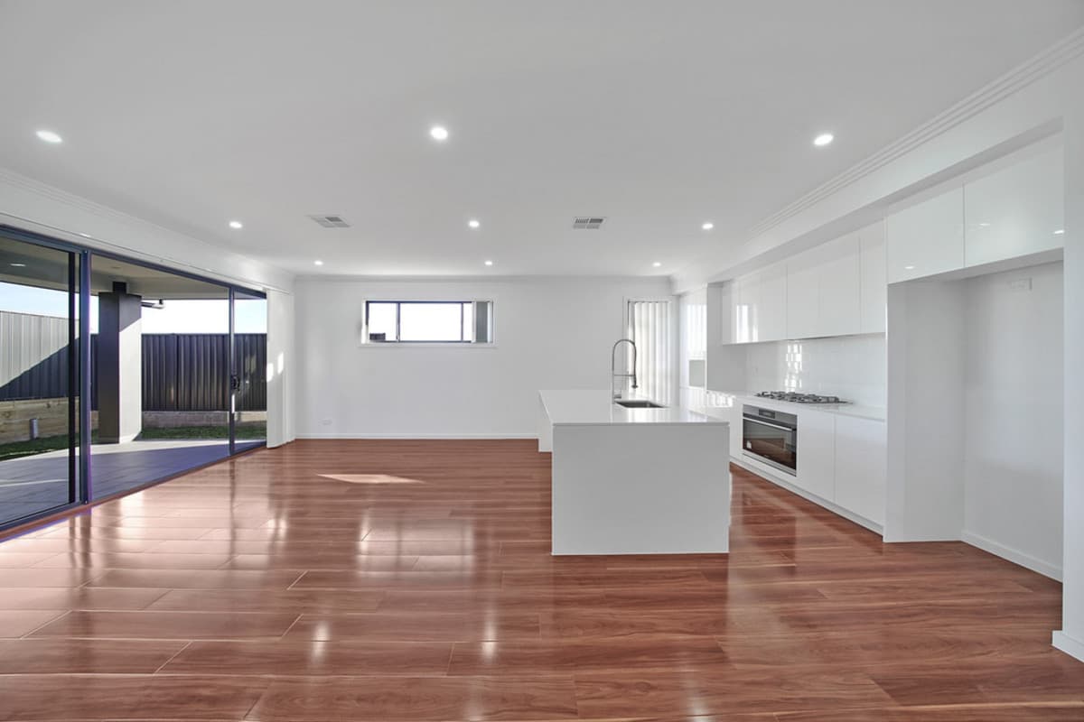 30 Roy Crescent, THIRLMERE, Thirlmere - Thumbnail 4