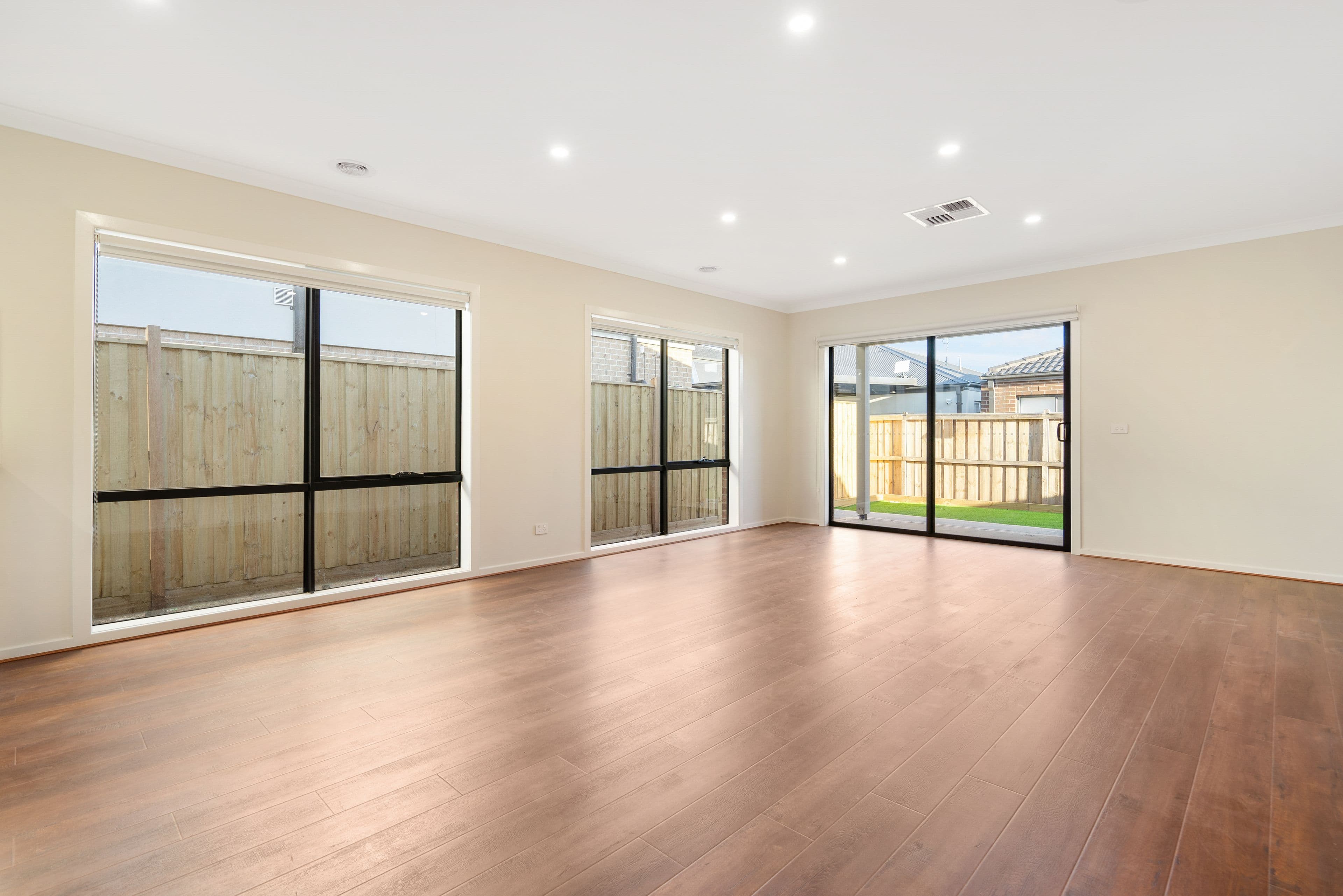 17 Sunnybank Road, FRASER RISE VIC 3336, Fraser Rise - Thumbnail 8