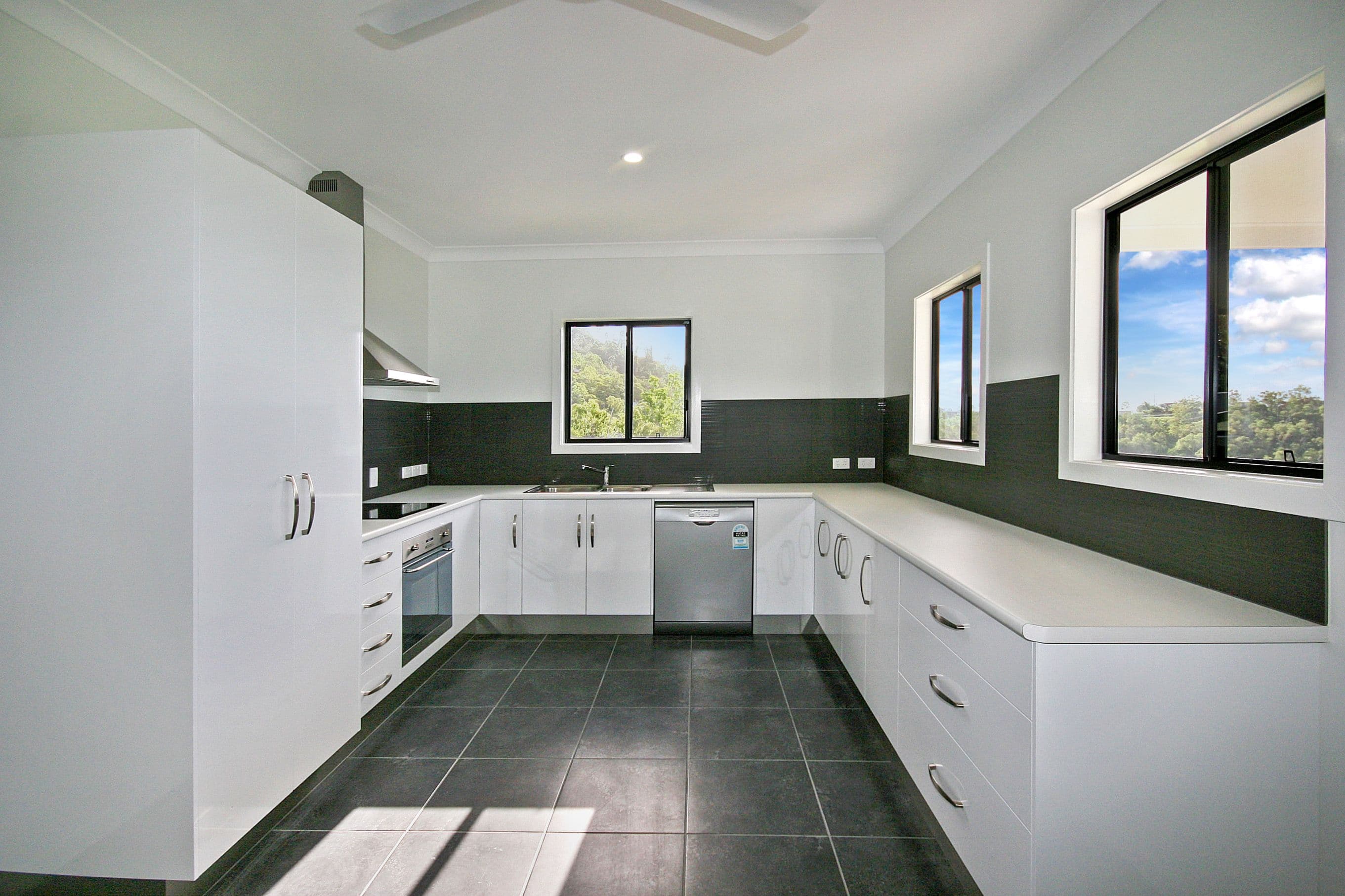 20 Yachtsmans Parade, CANNONVALE QLD 4802, Cannonvale - Thumbnail 6