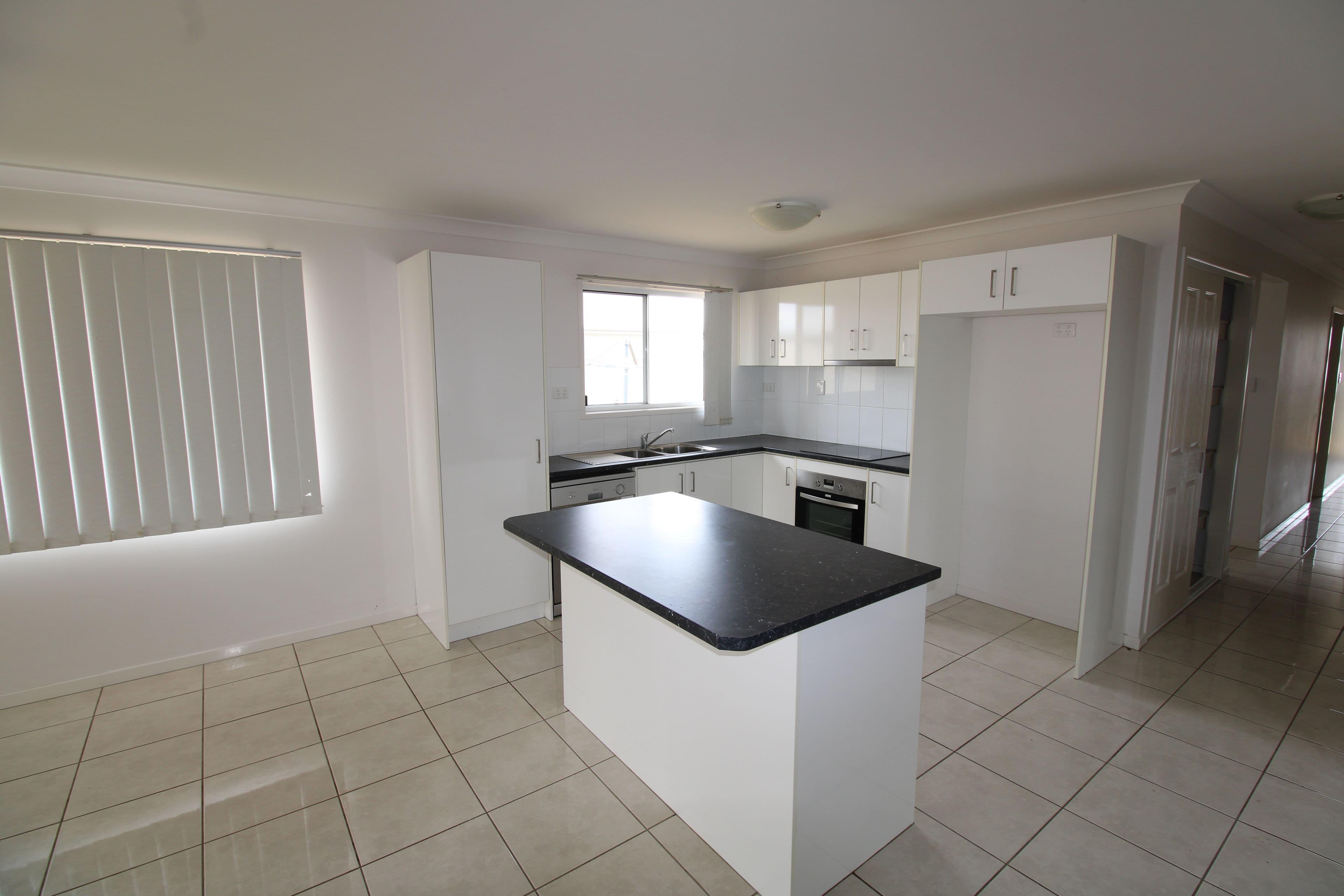 3 Whitney Street, Emerald QLD 4720, Emerald - Thumbnail 2