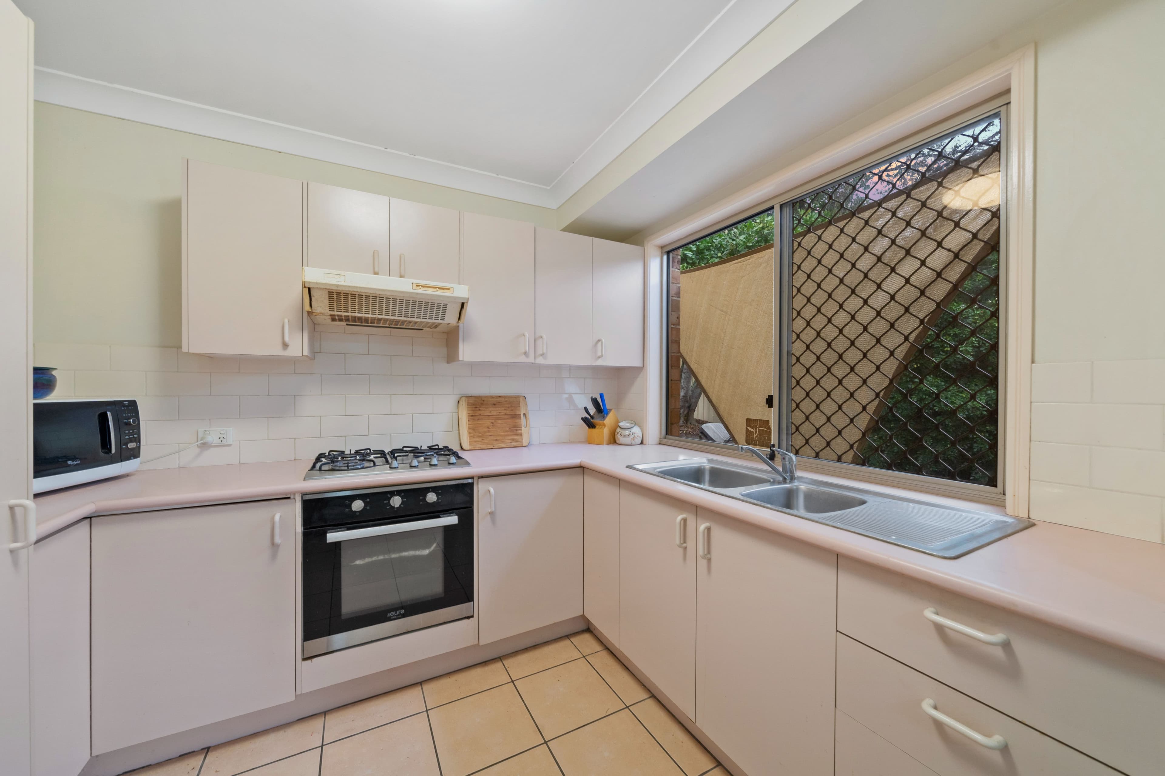 2 Kellie Court, Crestmead QLD 4132, Crestmead - Thumbnail 3
