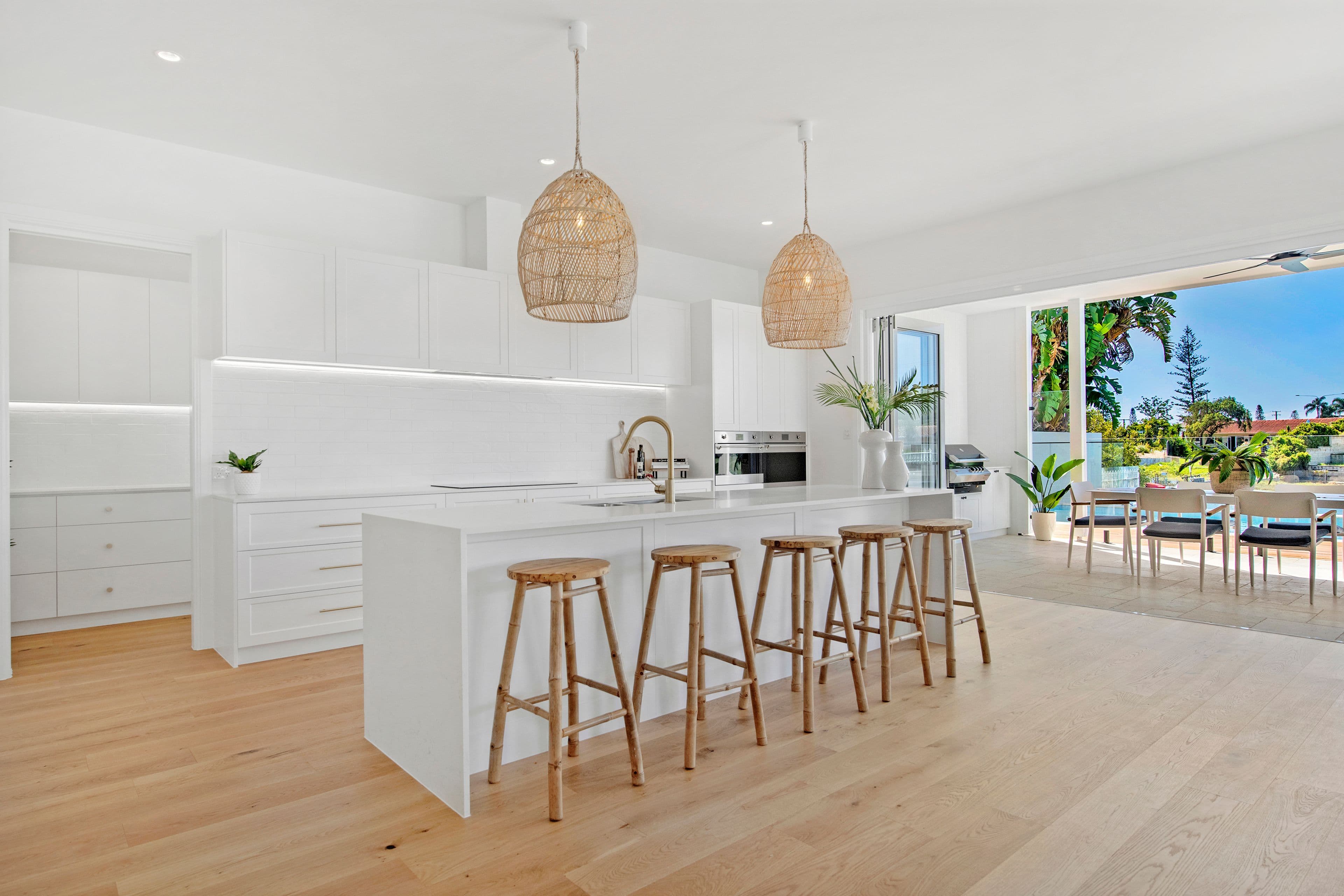 61 Rapallo Avenue, Isle Of Capri QLD 4217, Isle Of Capri - Thumbnail 2