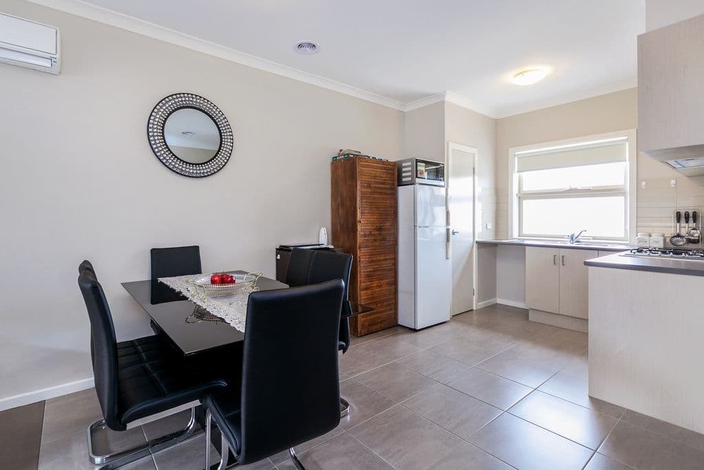 24 Ballybunion Avenue, Craigieburn VIC 3064, Craigieburn - Thumbnail 3