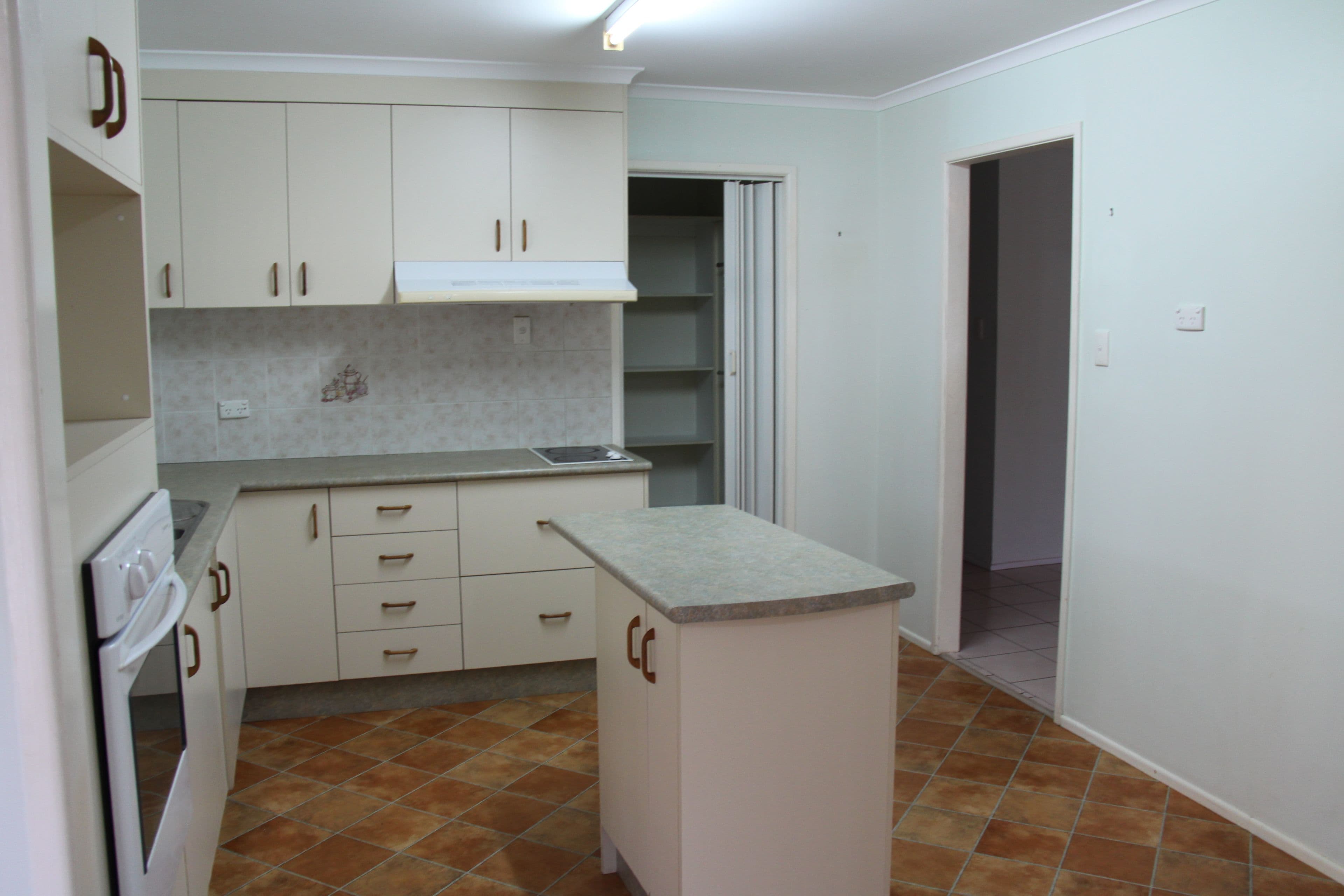49 Katandra Street, Boyne Island QLD 4680, Boyne Island - Thumbnail 3