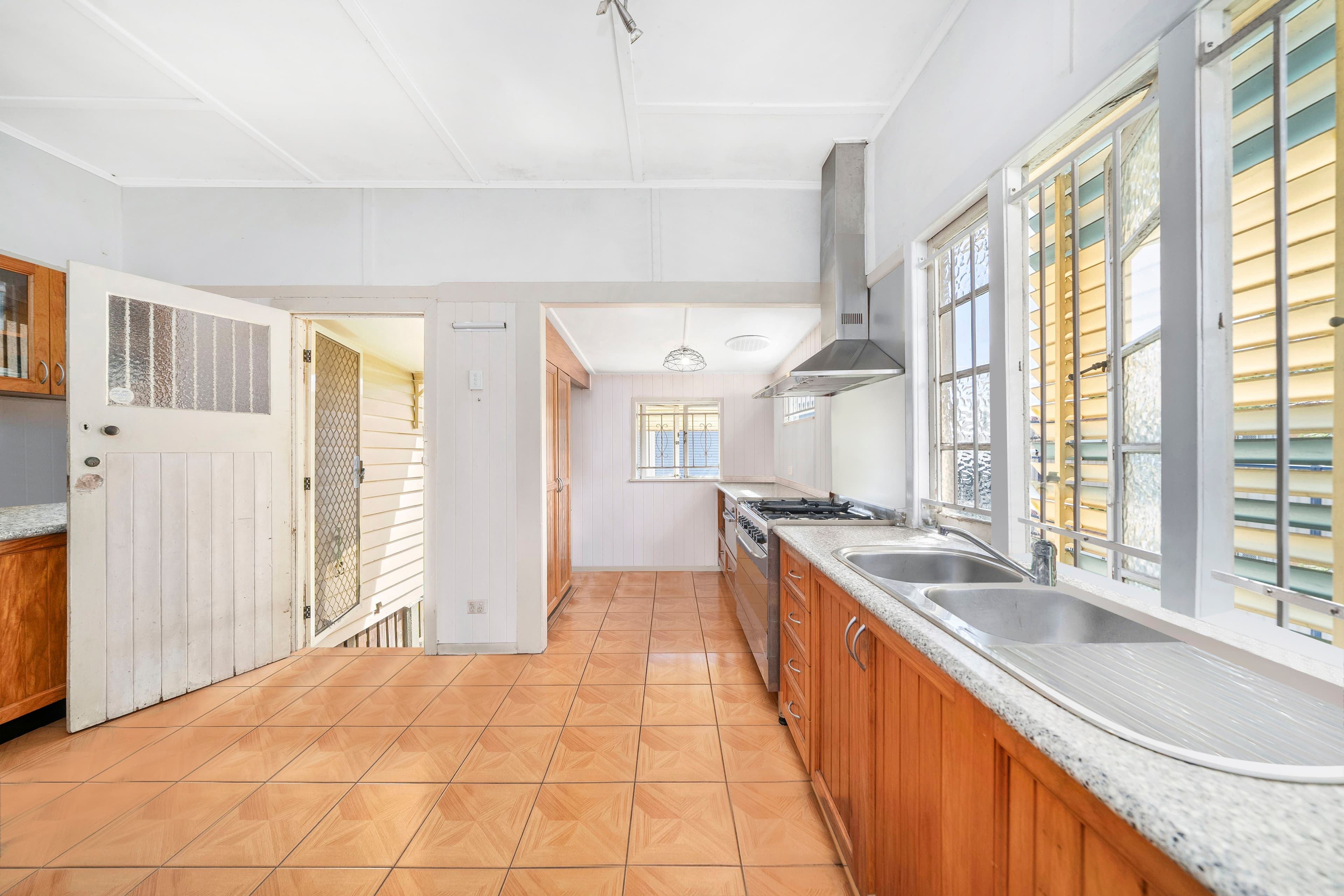 41 Tilley Street, Redcliffe QLD 4020, Redcliffe - Thumbnail 5