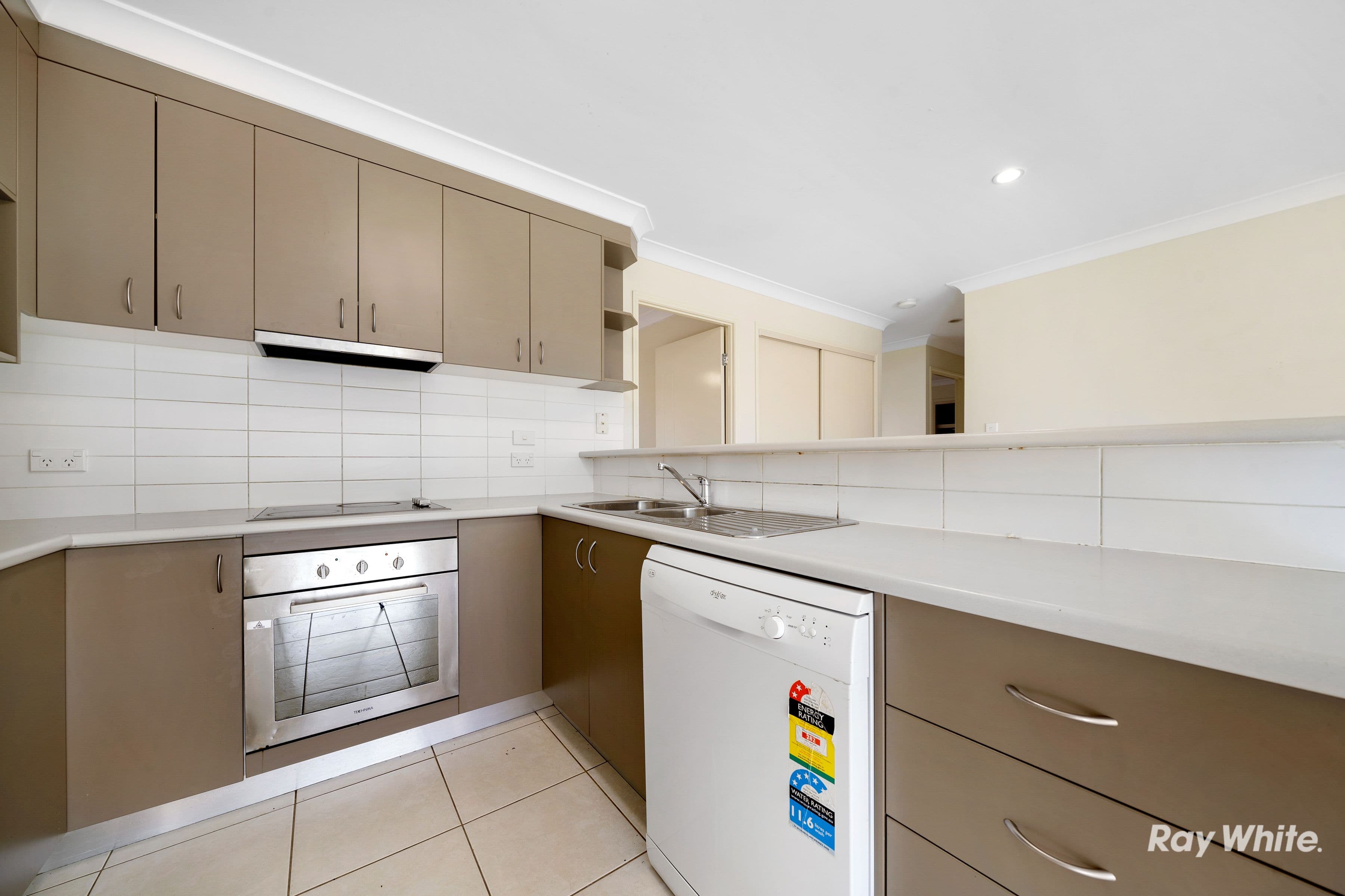 28B Spruce Street, Loganlea QLD 4131, Loganlea - Thumbnail 3