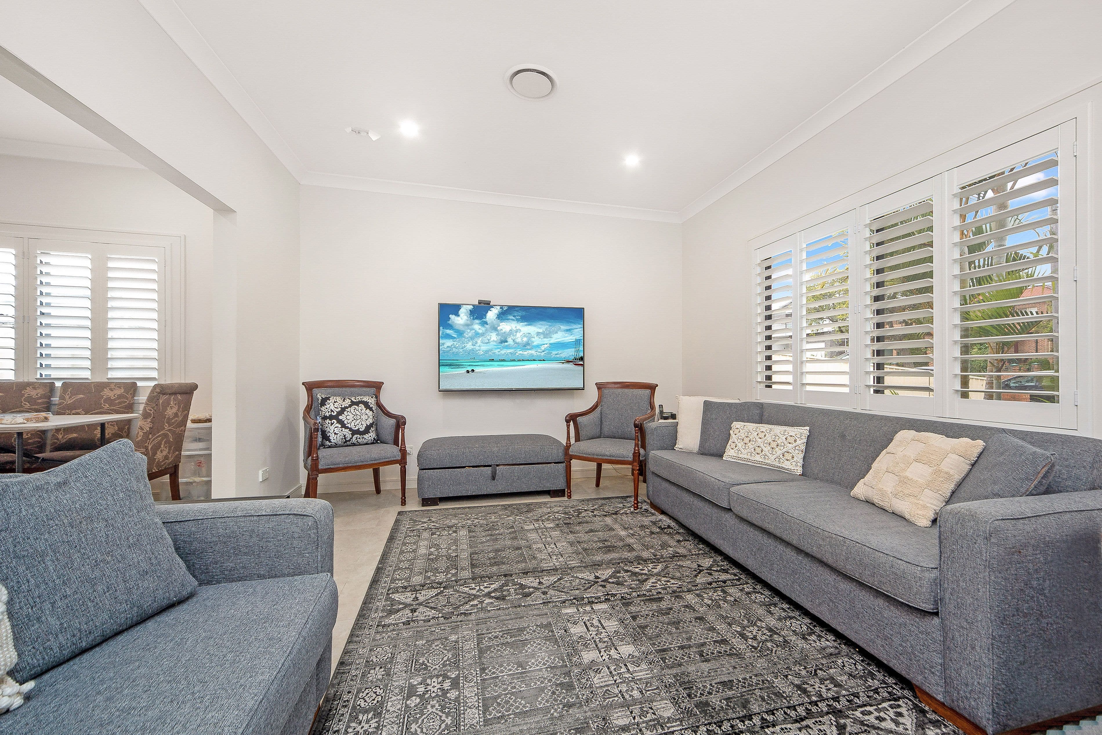 19 Daphne Avenue, Bankstown NSW 2200, Bankstown - Thumbnail 2