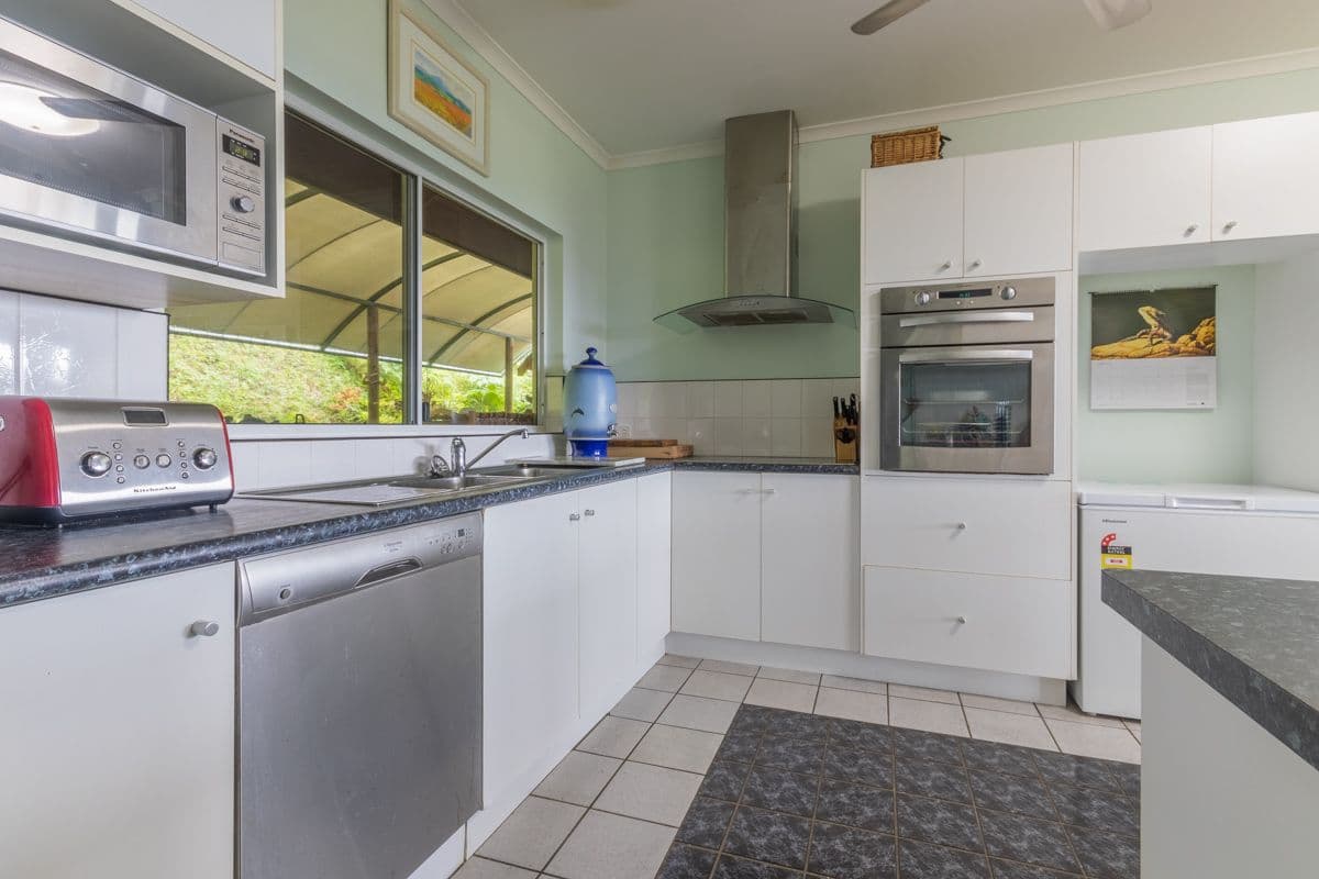 13 Hibiscus Court, Rocky Point QLD 4873, Rocky Point - Thumbnail 6