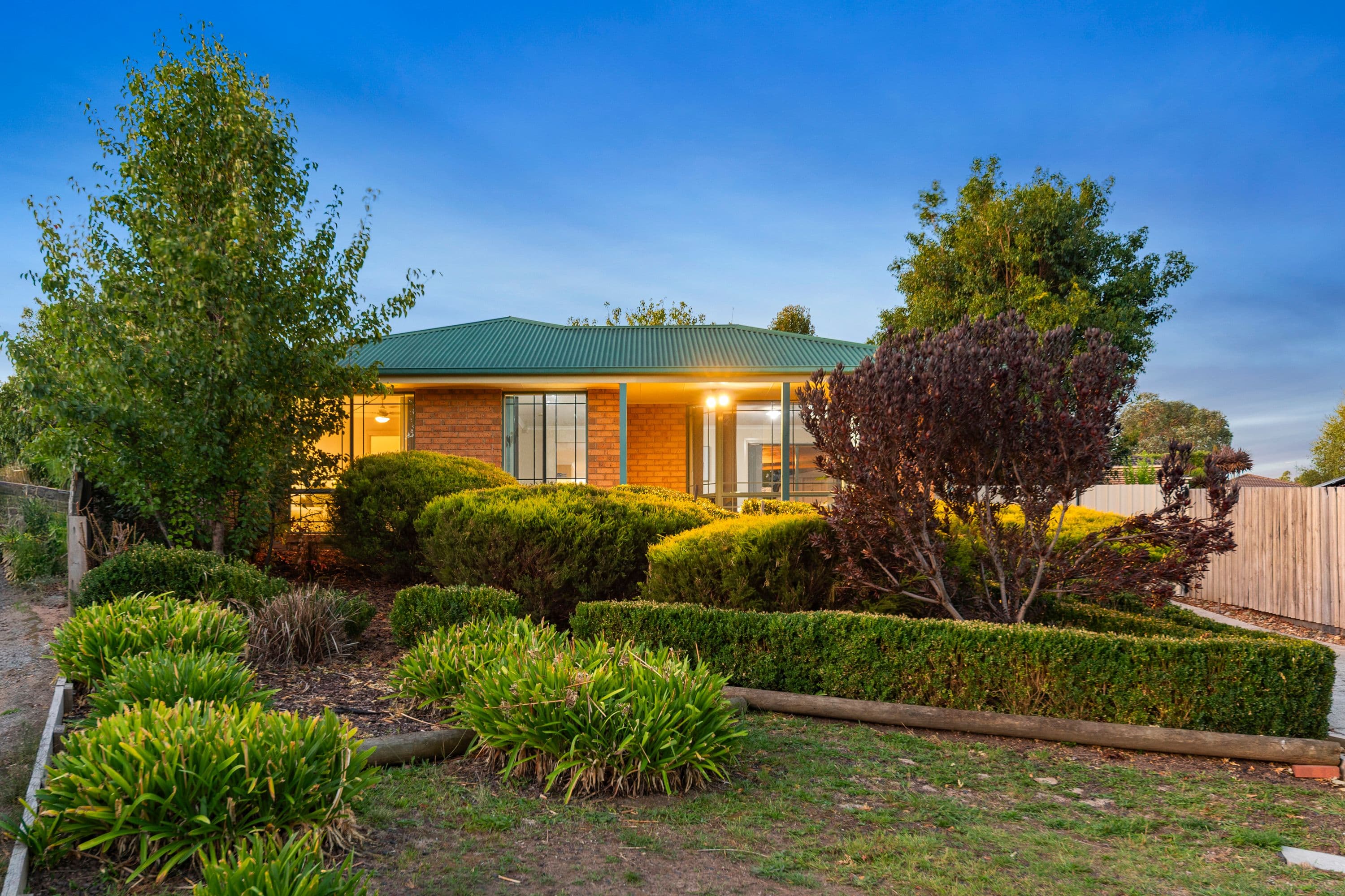 4 Anna Court, Pakenham VIC 3810, Pakenham - Thumbnail 2
