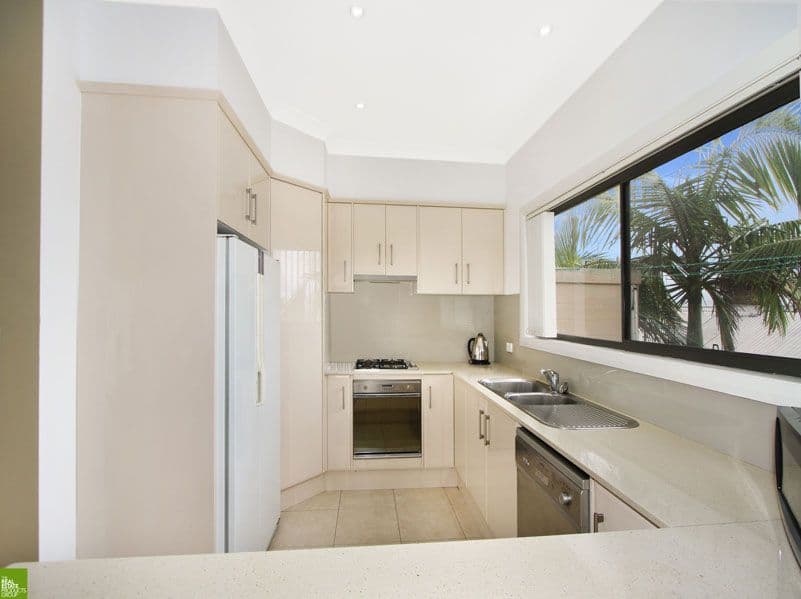 38 Robinson Street, Wollongong NSW 2500, Wollongong - Thumbnail 2