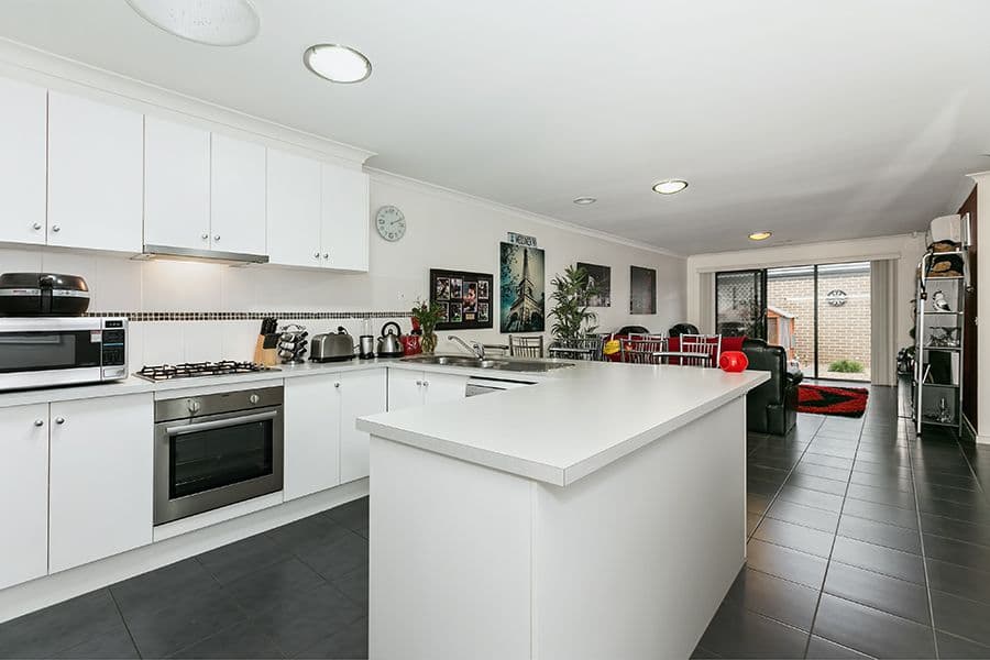 11 Peppermint Walk, MELTON VIC 3337, Melton - Thumbnail 2