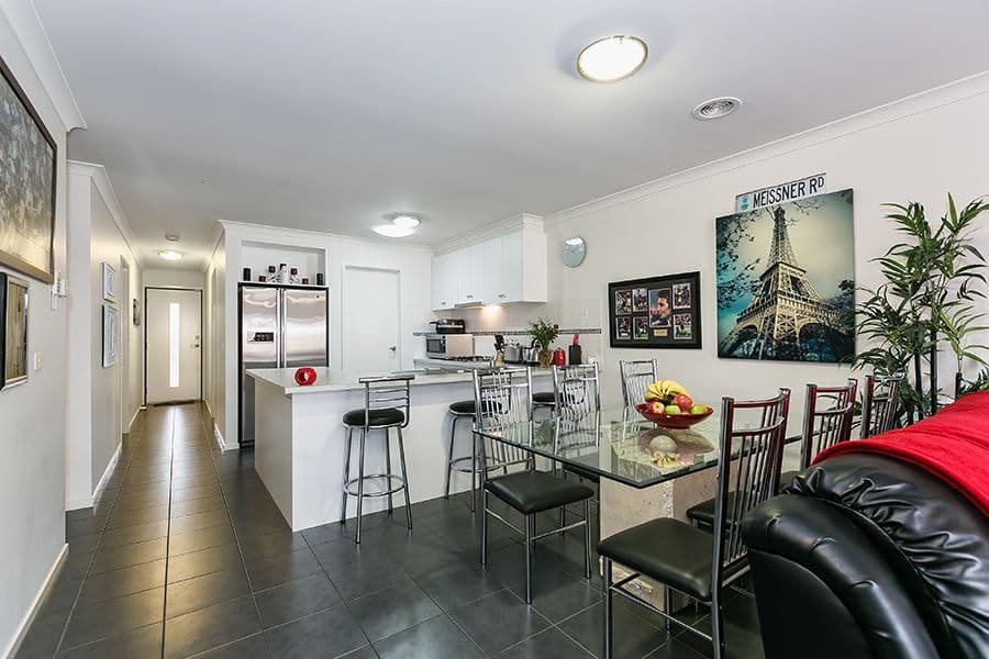 11 Peppermint Walk, MELTON VIC 3337, Melton - Thumbnail 3