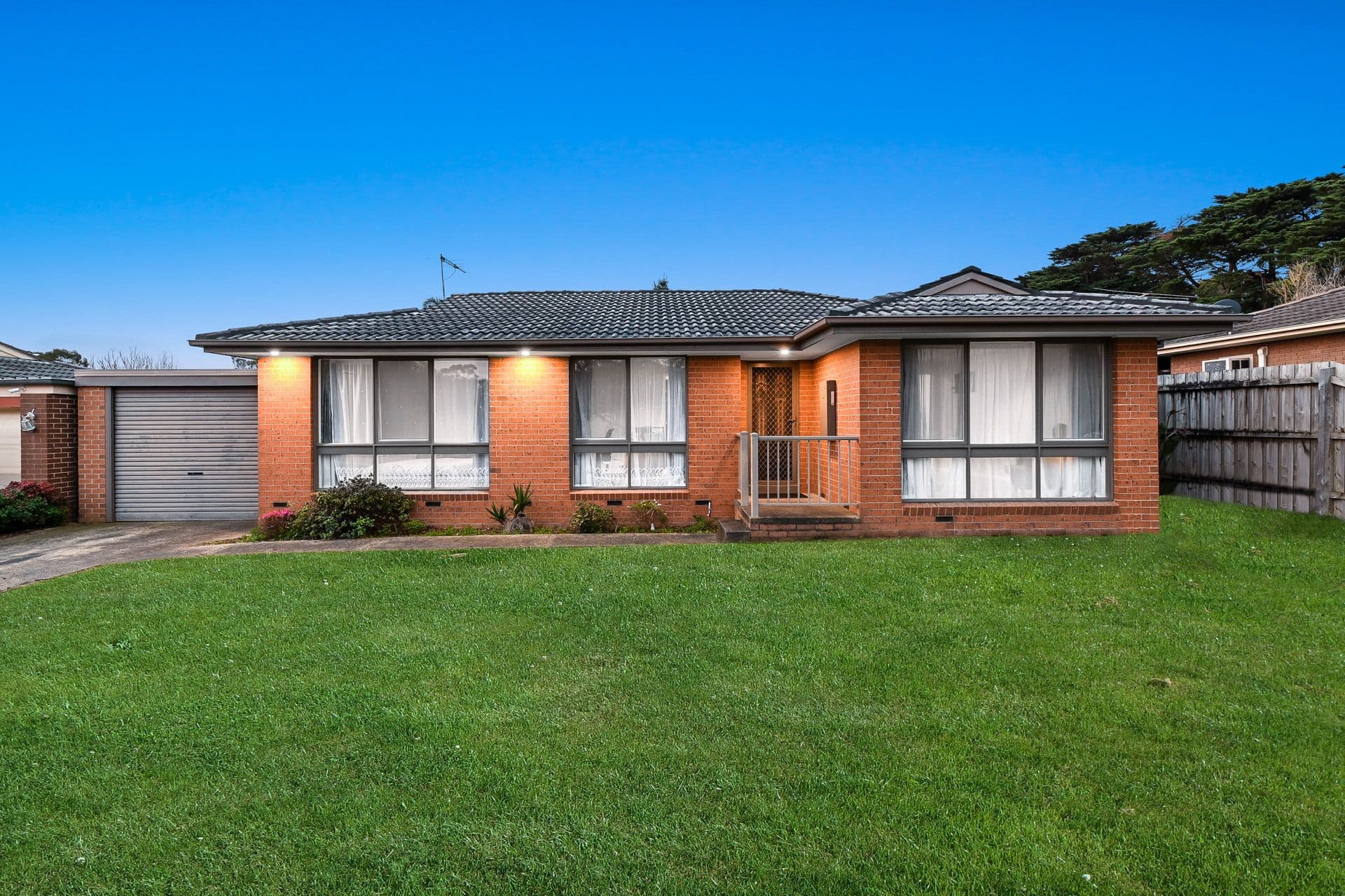 17 Bemersyde Drive, Berwick VIC 3806, Berwick - Thumbnail 2