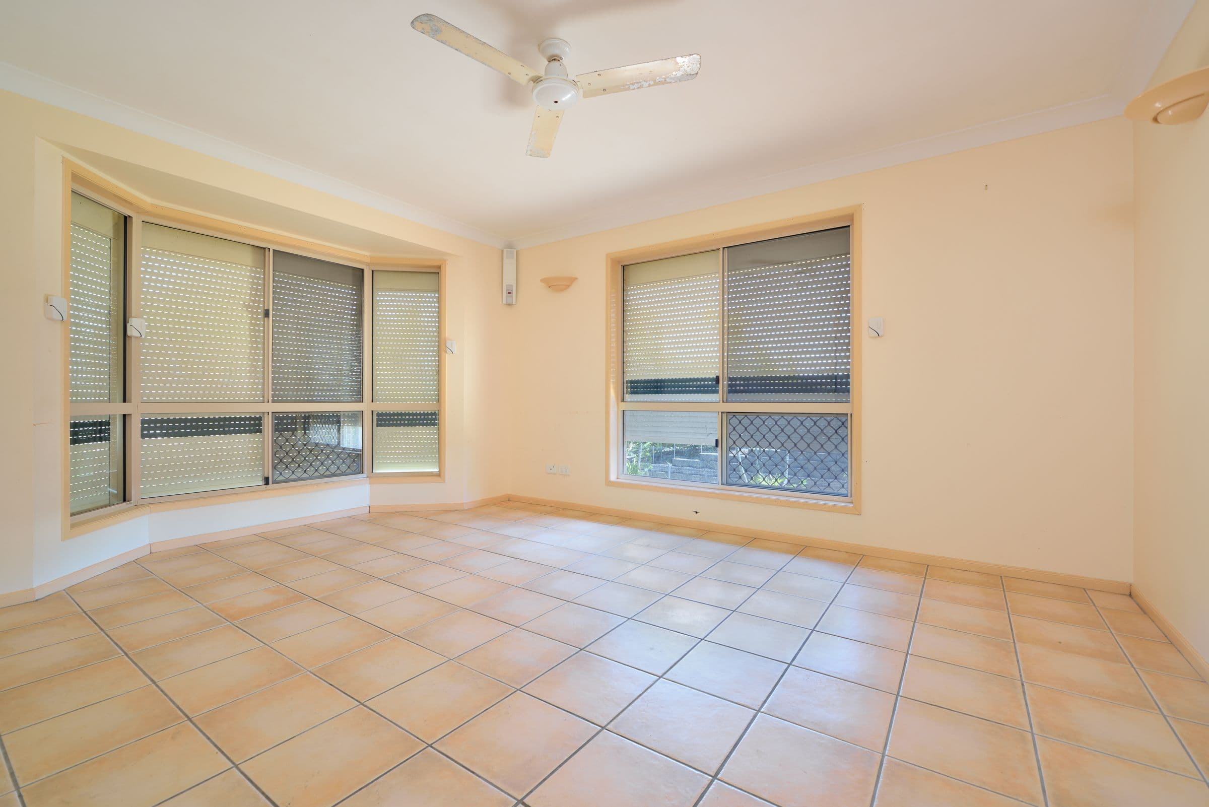 43 Carinya Drive, Clinton QLD 4680, Clinton - Thumbnail 4