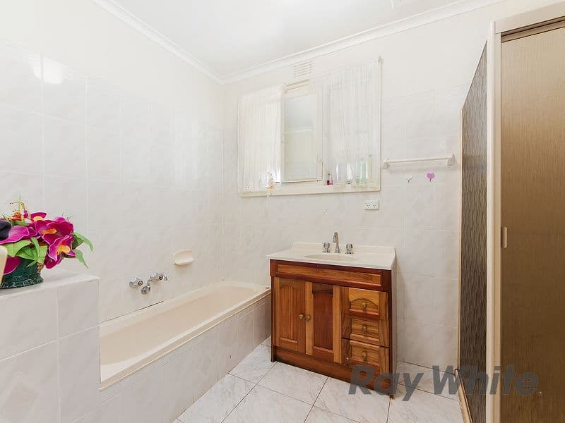 37 Avondale Avenue, St Albans VIC 3021, St Albans - Thumbnail 8