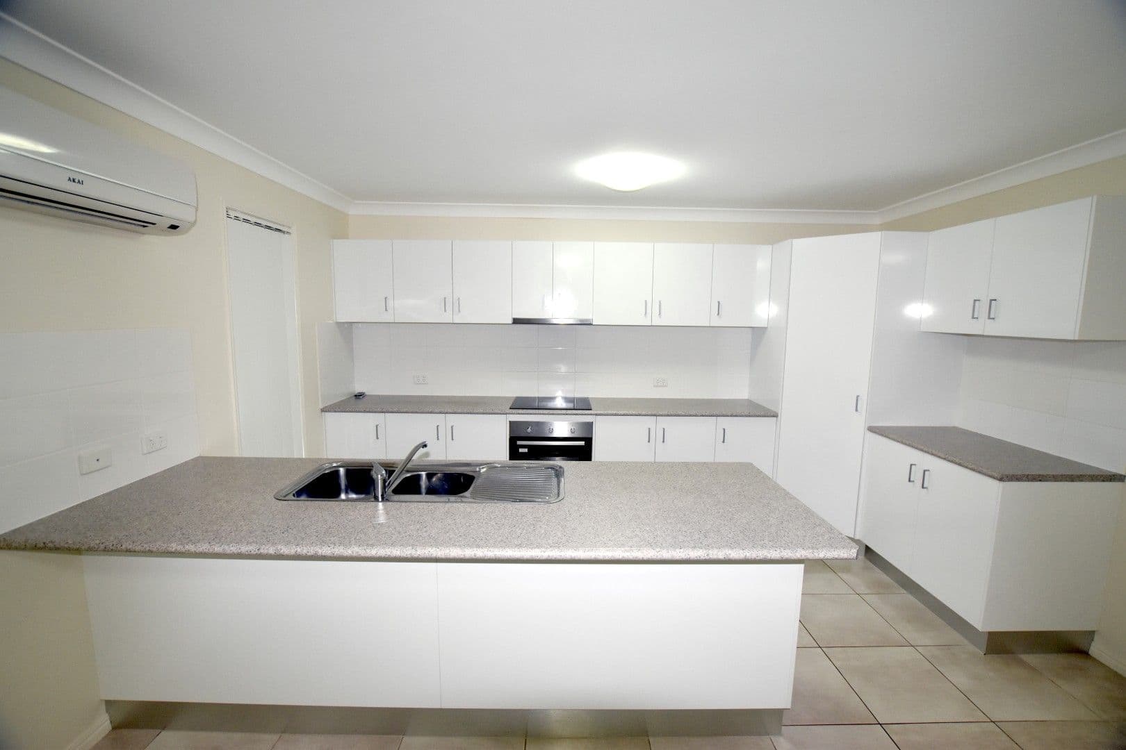 5 Peter Corones Drive, Kirkwood QLD 4680, Kirkwood - Thumbnail 3
