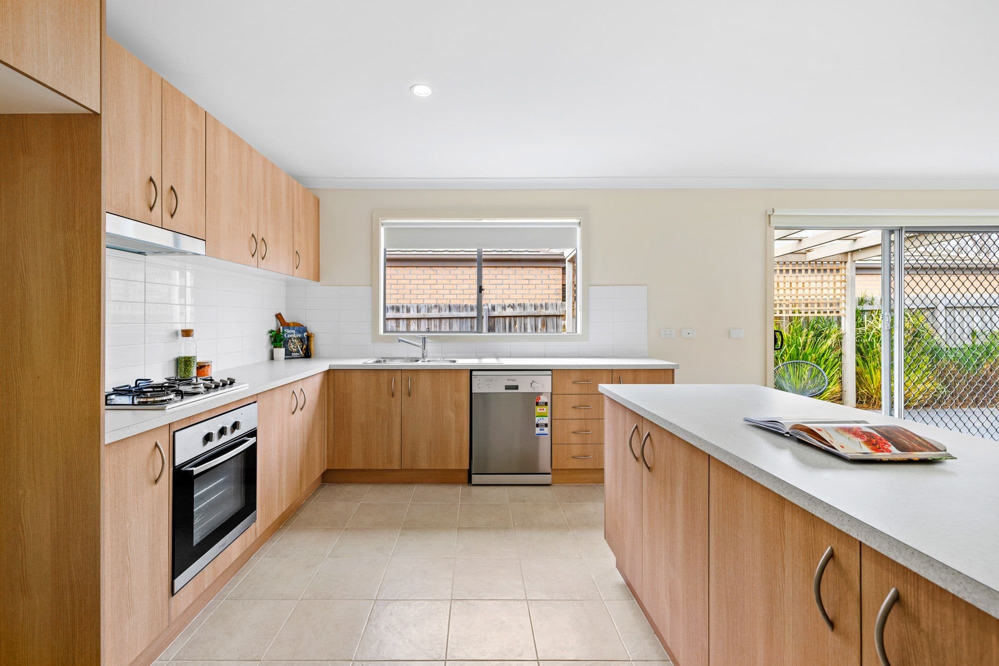 31 Mermaid Crescent, Wyndham Vale VIC 3024, Wyndham Vale - Thumbnail 2