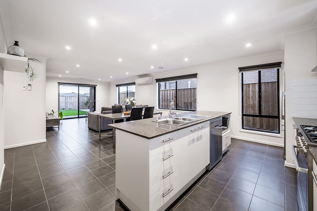 51 Mossey Crescent, Cranbourne East VIC 3977, Cranbourne East - Thumbnail 3