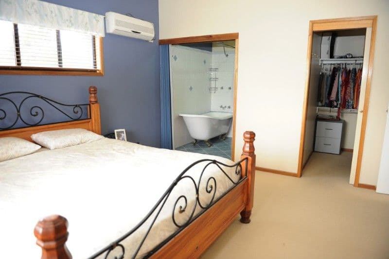 33 Danastas Avenue, EIMEO QLD 4740, Eimeo - Thumbnail 4