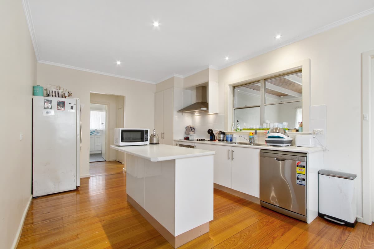 5 Latrobe Road, Morwell VIC 3840, Morwell - Thumbnail 2